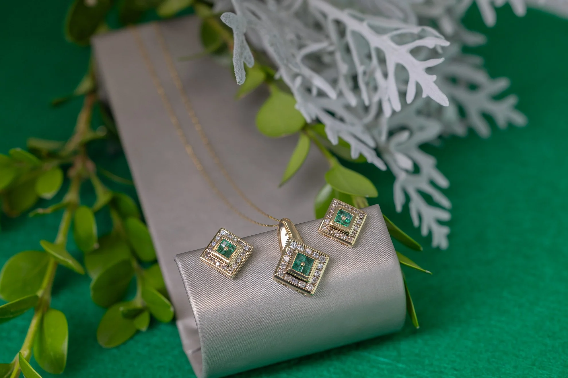 Yellow-Gold-Chain-and-Earrings-with-Green-Stone