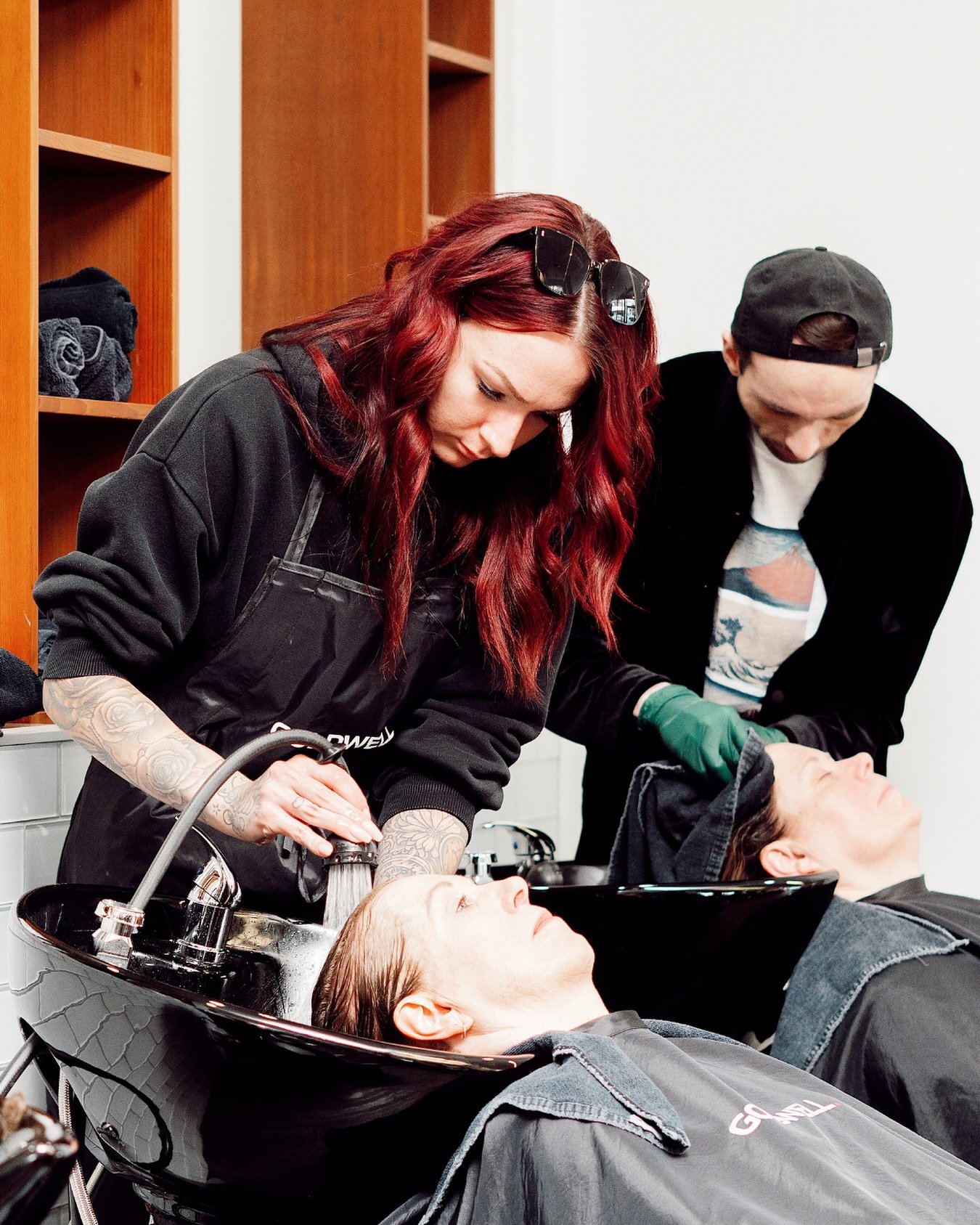 Holiday hair on a budget? Yes, please! 💇&zwj;♀️ Our junior stylists are ready to give you a festive look that won&rsquo;t break the bank. From seasonal cuts to winter colour refreshes, all services are supervised by our expert instructors. 

Give yo