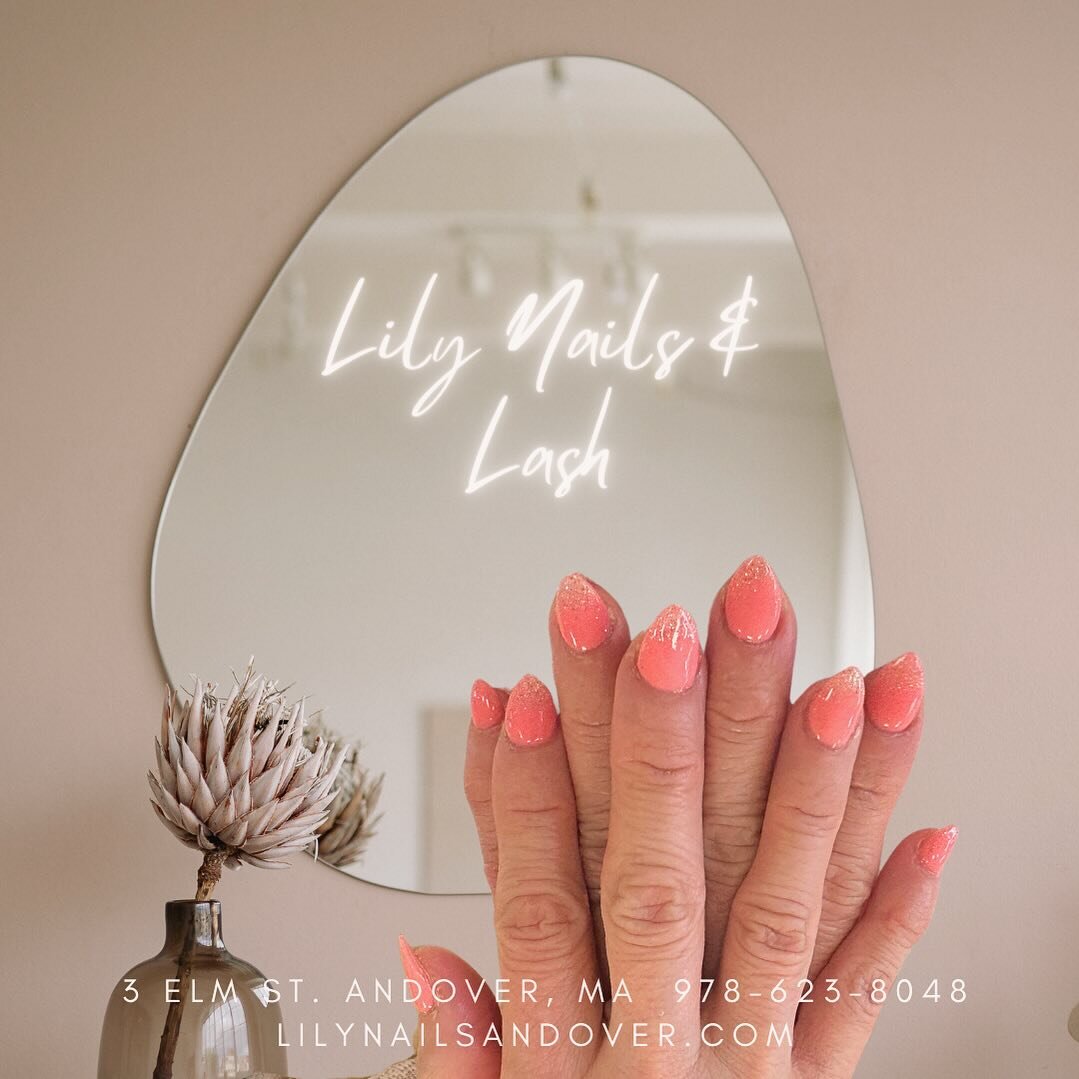 A splash of peach &amp; sparkles for that gorgeous look. 

#nails #nailsnailsnails #nailsofinstagram #nailart #andoverma #peachnails #sparklynails #lilynailsandover