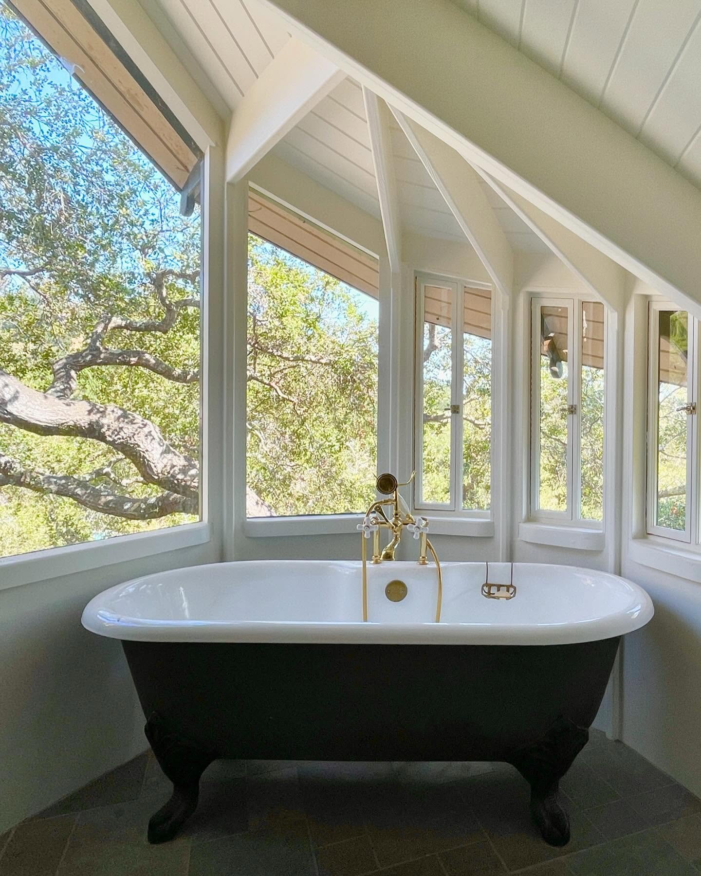 after 3 stories of 70s maximalism, the Whale House has a surprise: a clean white perch with a clawfoot tub touching the treetops. an illustration of heaven perhaps? ☁️