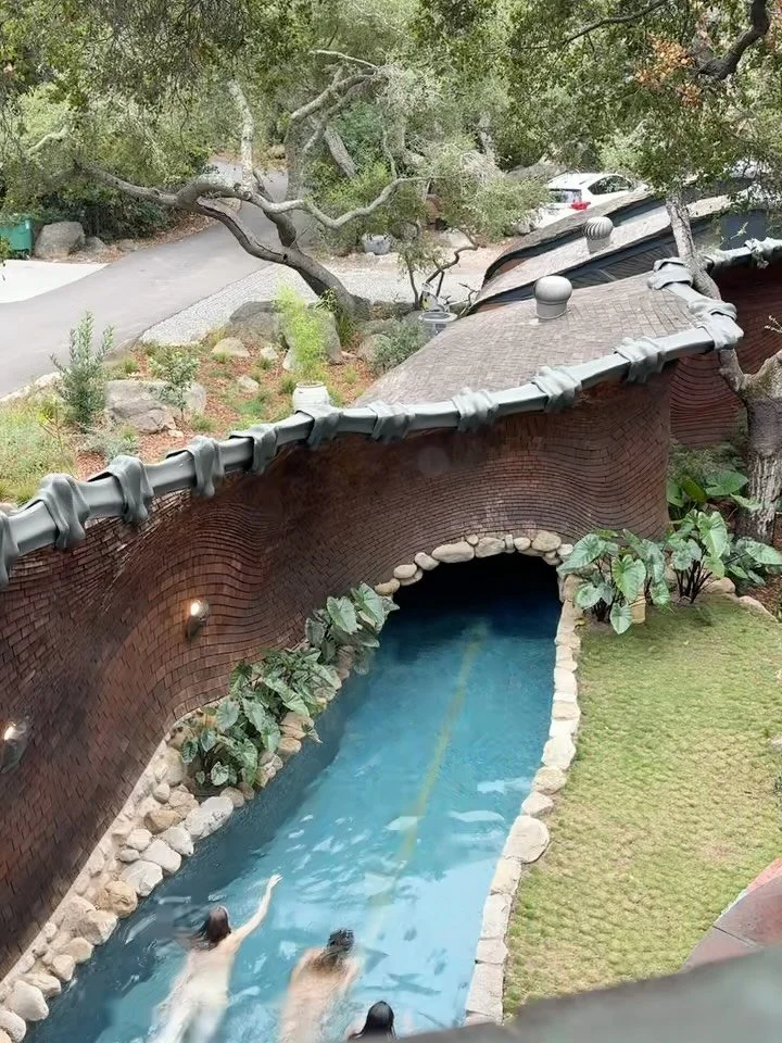 endlessly grateful the friends that came out to be serenaded by @biitamusic and @camilalemere 

Giving thanks to death and life, and all the states in between. Blessed scrolling internet angels....see you inrl soon. 🪽🪽🪽