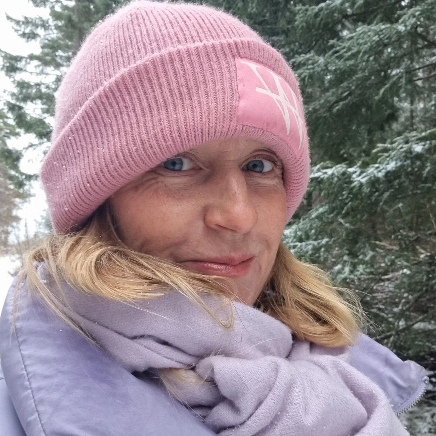Att omfamna, acceptera och se om det finns mer att l&auml;ra eller att g&ouml;ra ett nytt val

Det var fr&aring;gan jag bar p&aring; n&auml;r jag gick p&aring; morgonpromenad i vinterlandskap. F&ouml;rsta sn&ouml;n har kommit h&auml;r i Sm&aring;land