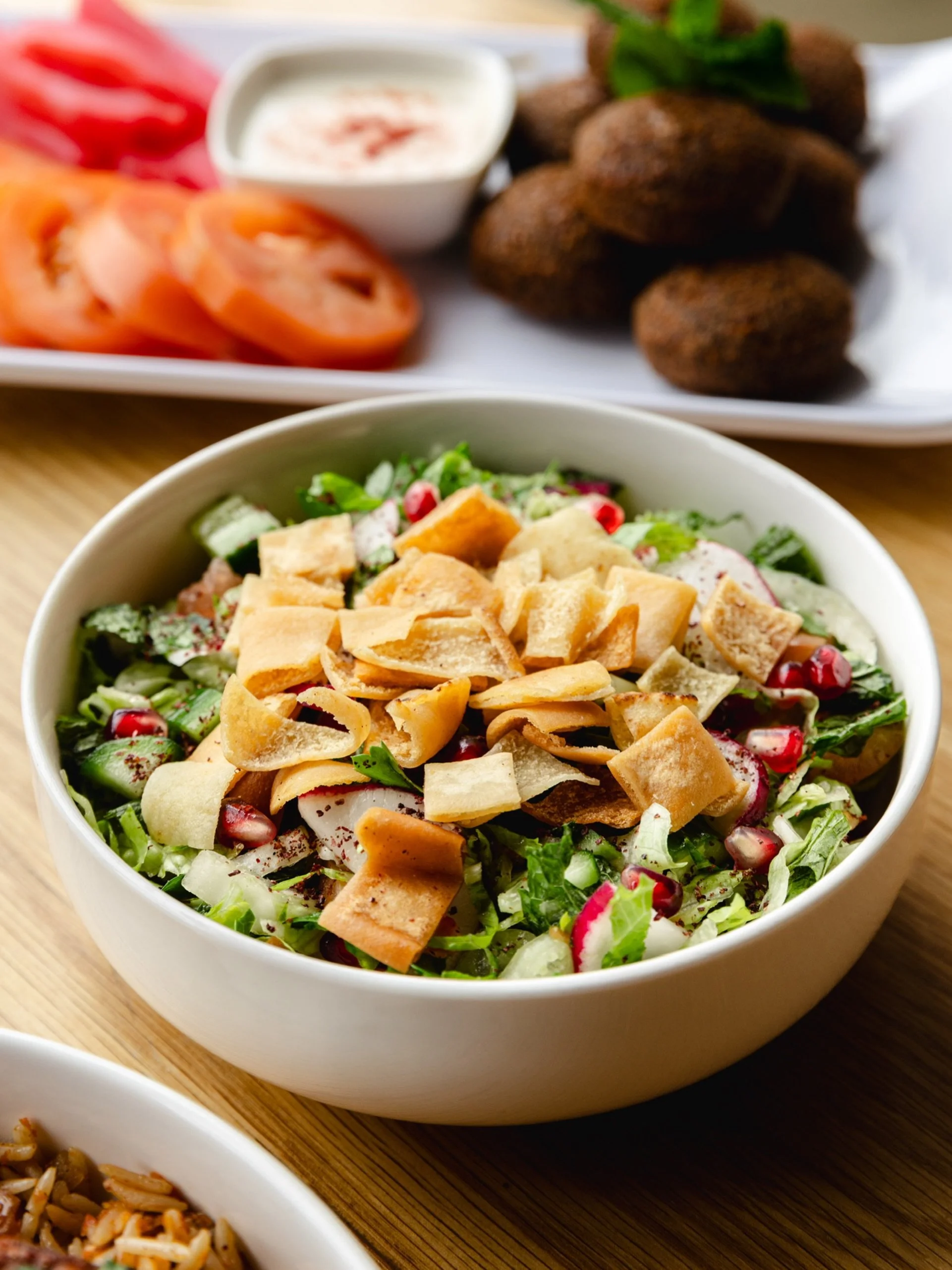 the trick is getting lettuce, pomegranate and crunch in one bite 🥗