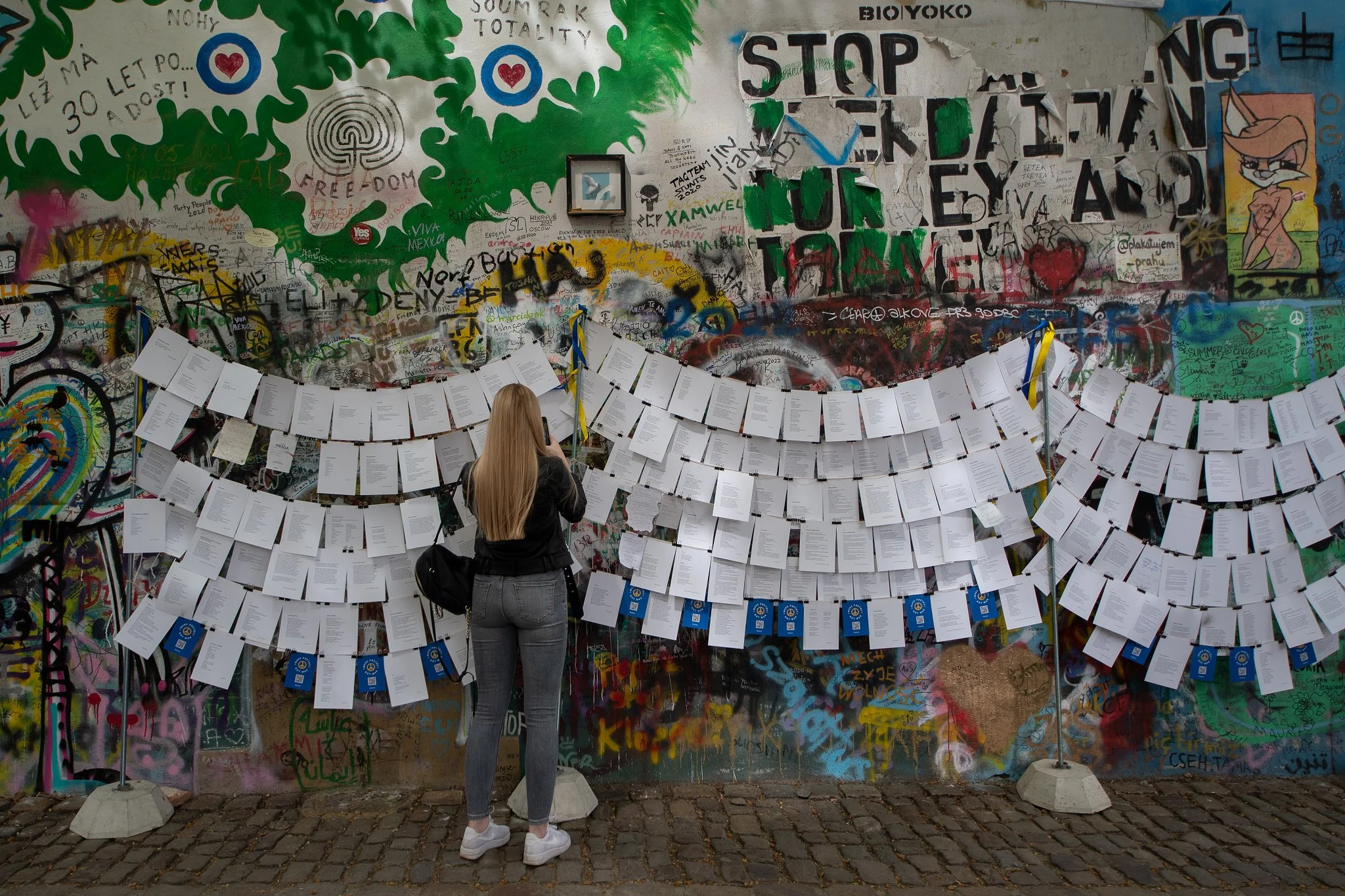 Tibor Mosko  Lennonova zed duben 2022 2.jpg