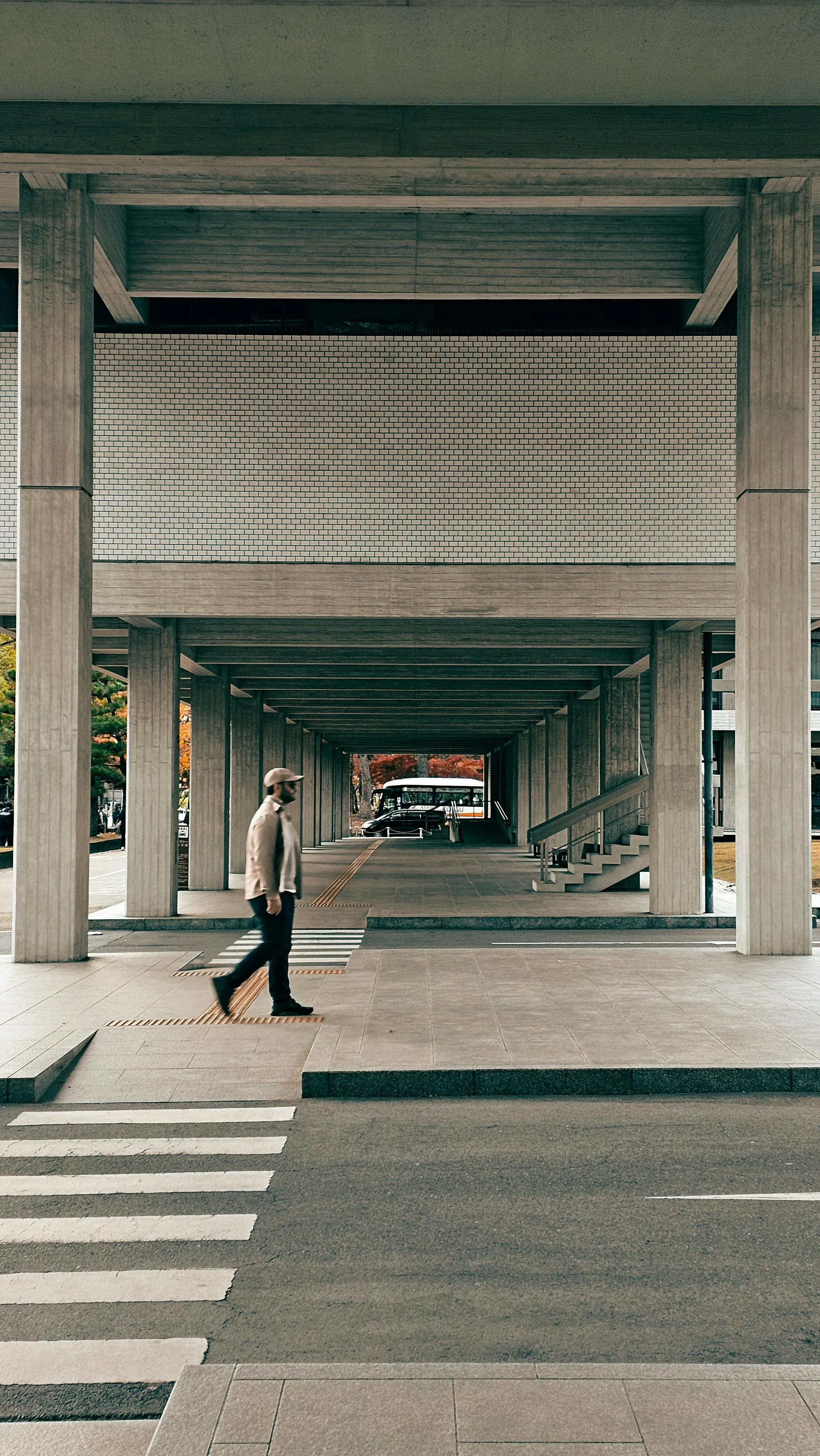 Zwischen Nähe und Distanz: Wie emotionale Leere im Arbeitsalltag entsteht.