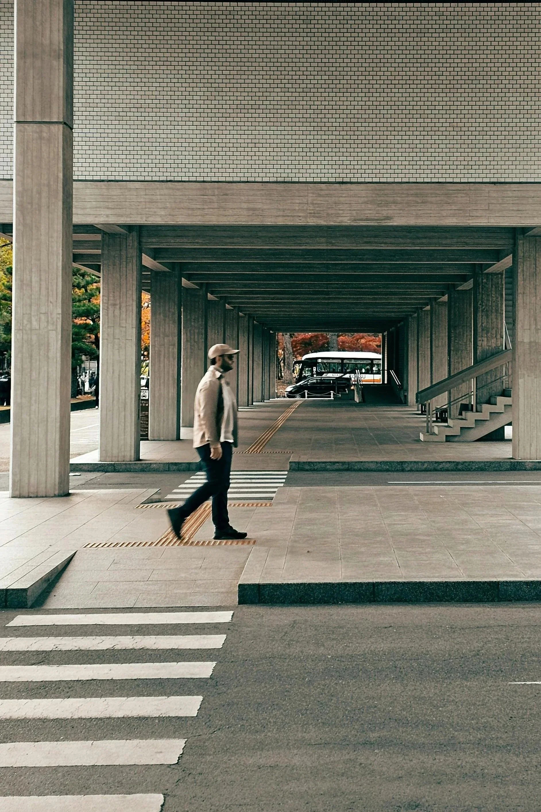 Zwischen Nähe und Distanz: Wie emotionale Leere im Arbeitsalltag entsteht.