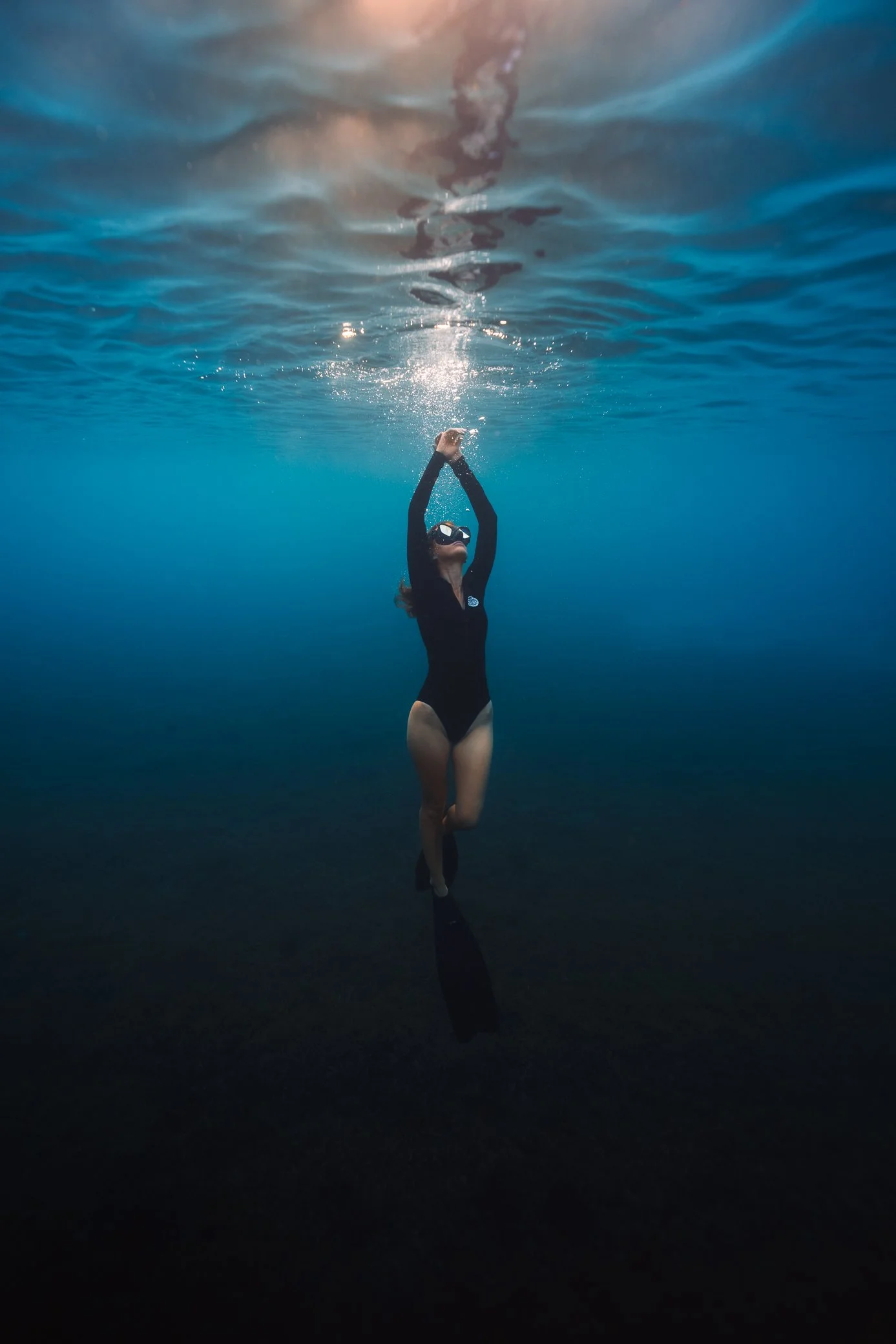 Séance photo portrait sous-marin en Martinique, apnéiste en remontée vers la surface- Fabien Lefebvre