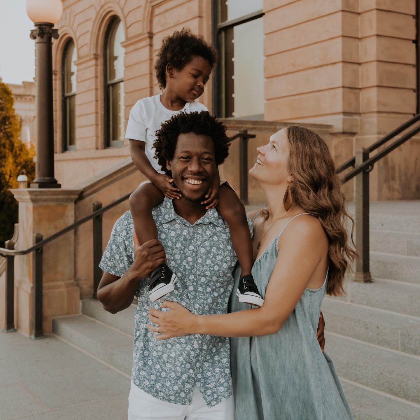 Downtown family sessions have been the vibe lately 🤩 This sweet sweet fam is always a joy 🤍