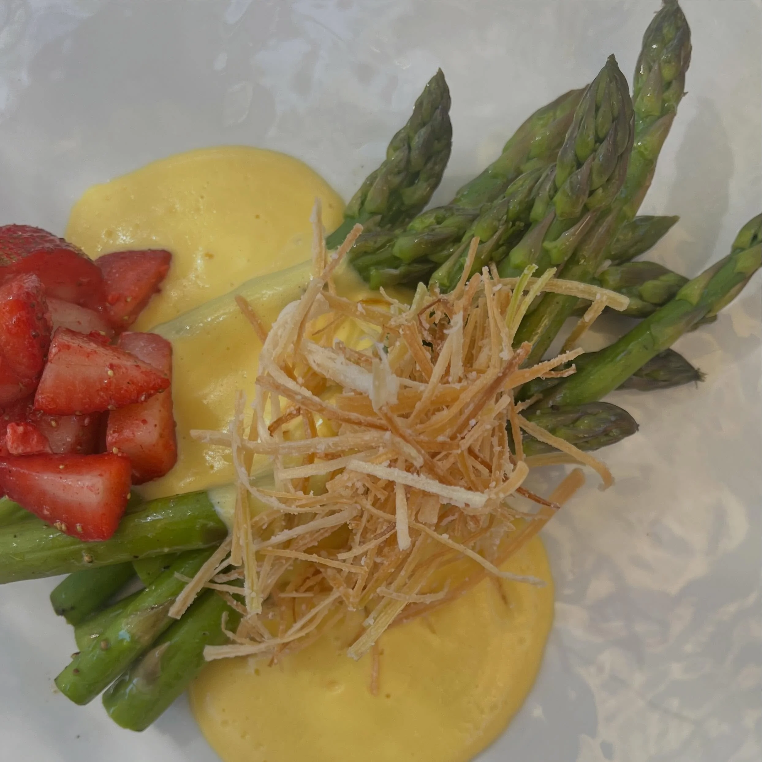 Asparagus + bearnaise: strawberry, fried leeks

On tonight