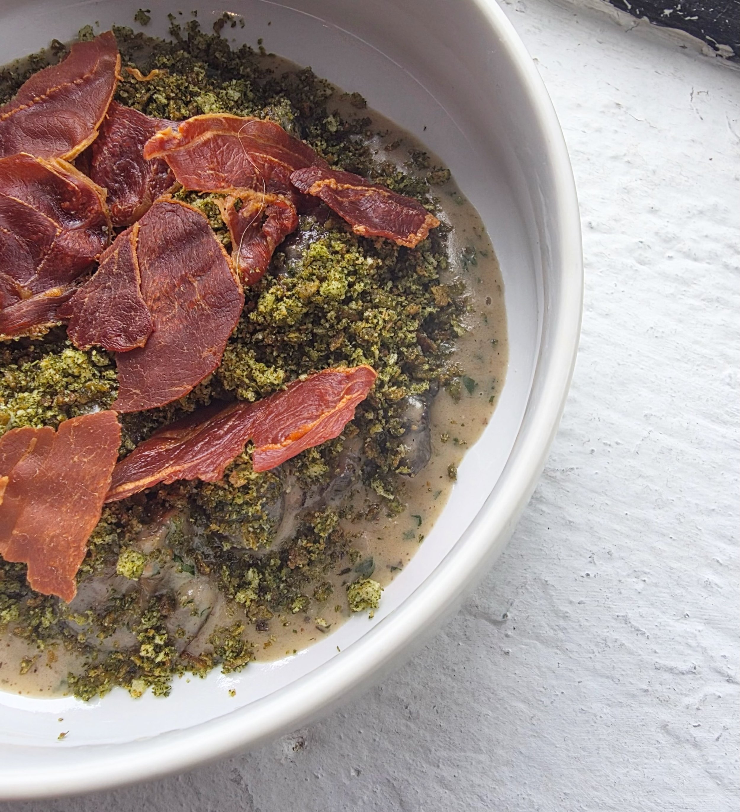 ESCARGOT

Cremini mushrooms, chanterelle + grains of paradise, persillade, crispy prosciutto