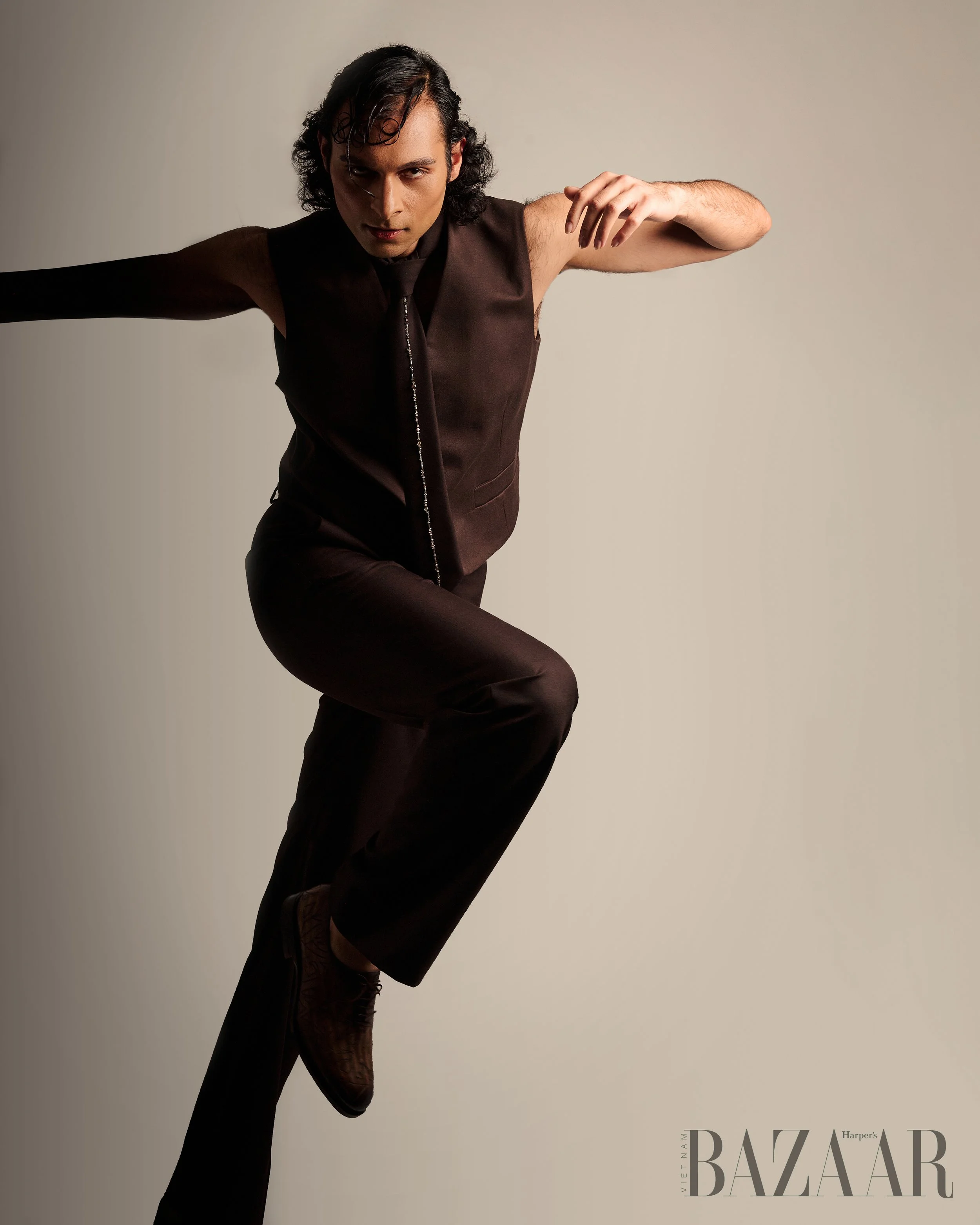 HBZVN_MYTH IN BLOOM_AMIK KLER_2.jpg