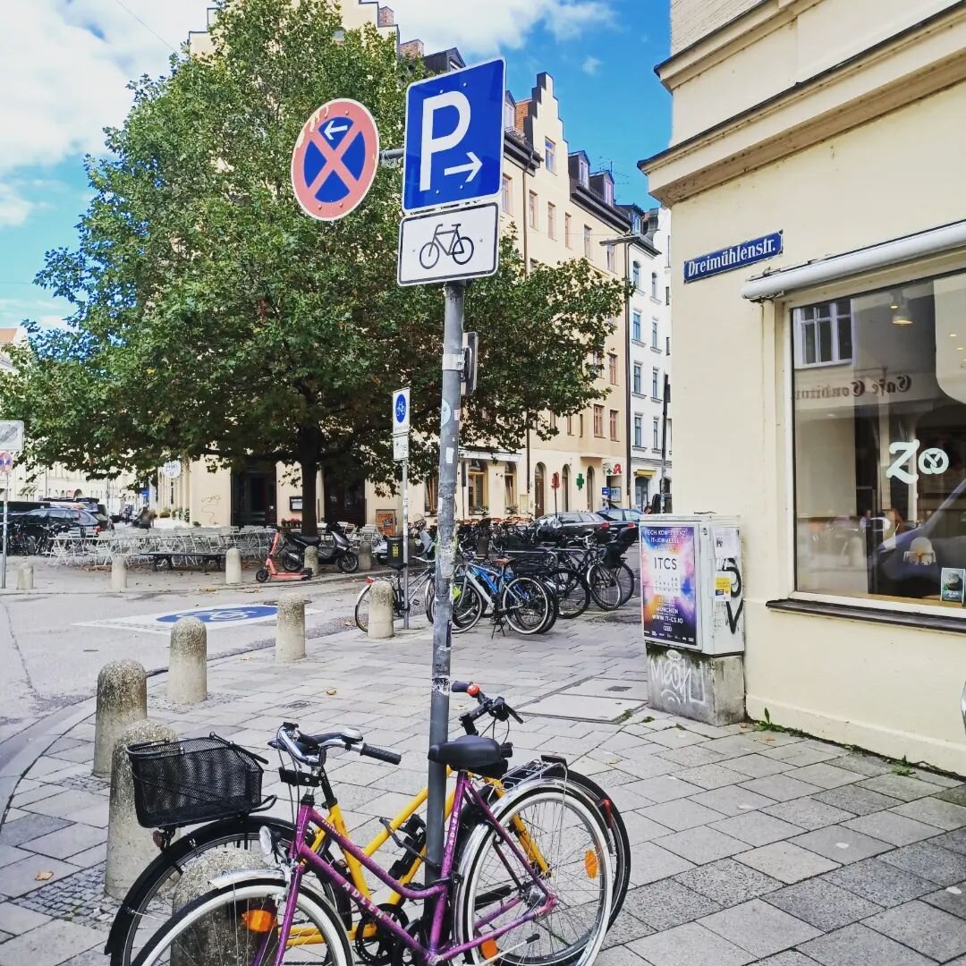 Die Diskussion um die Parkpl&auml;tze l&auml;uft auf Facebook schon, swipe f&uuml;r Screenshots- bis Ende des Monats l&auml;uft noch die Umfrage. Was meint ihr zu dem Thema? https://mobilitaetsskelett.ifv.kit.edu/aktuelle-befragungen.php  Die n&auml;