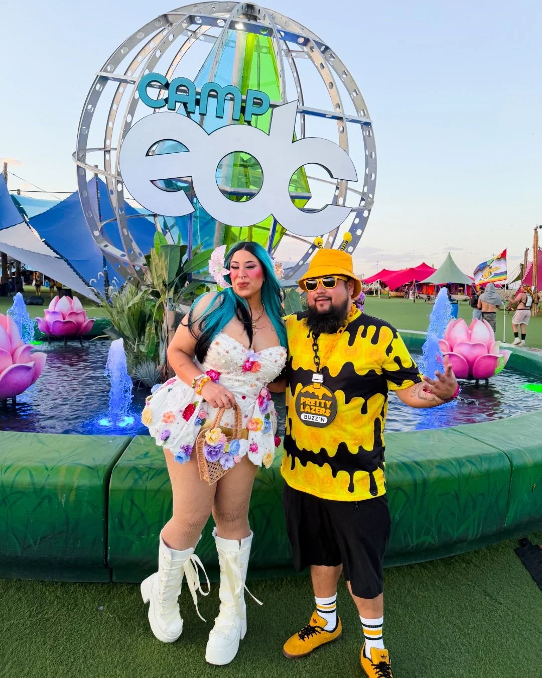 PRETTY LAZERS BUZZIN EDC DAY 1 🌸🐝 
.
.
.
.
.
#edclv #edc #ravewear #edclasvegas #electricdaisycarnival