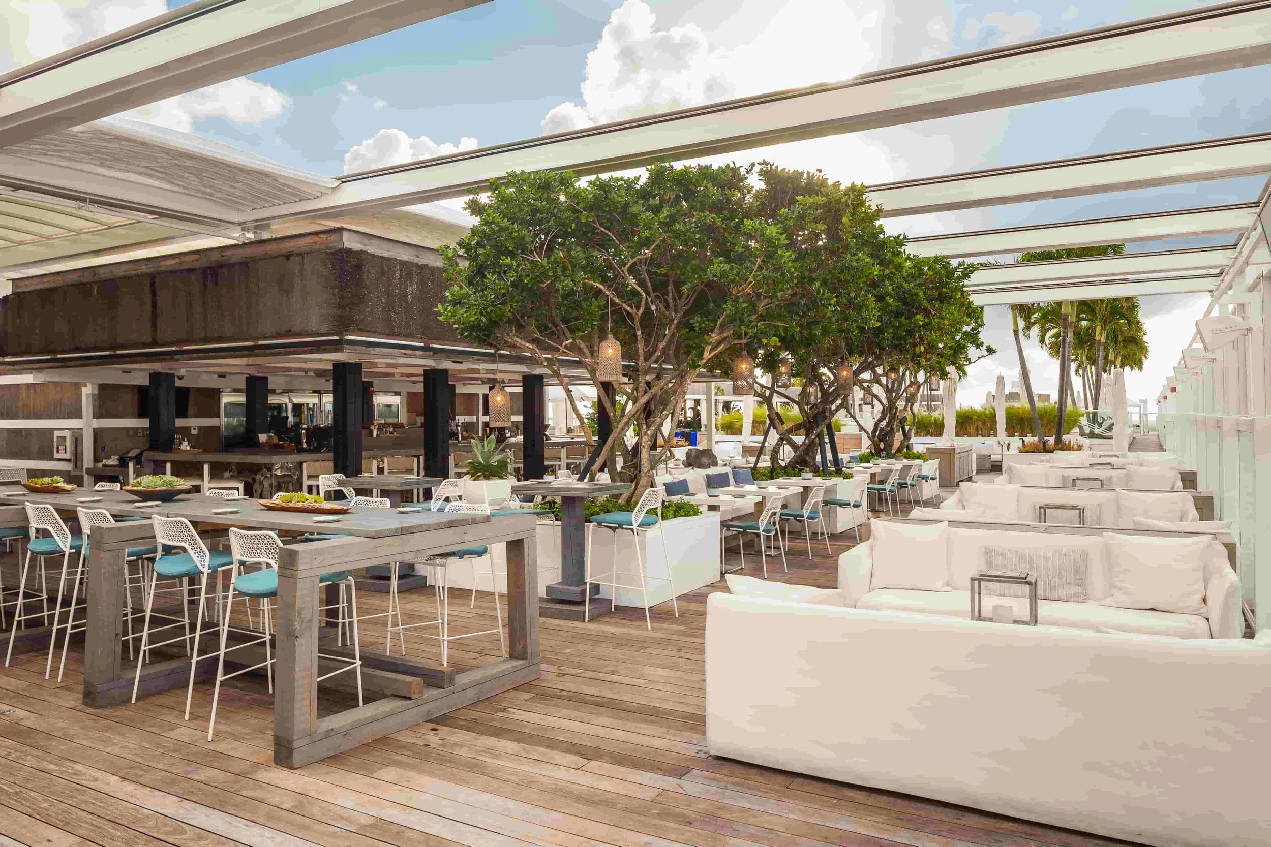 WATR_ 1Rooftop(1)-luxury solo dining restaurant in Miami.jpg