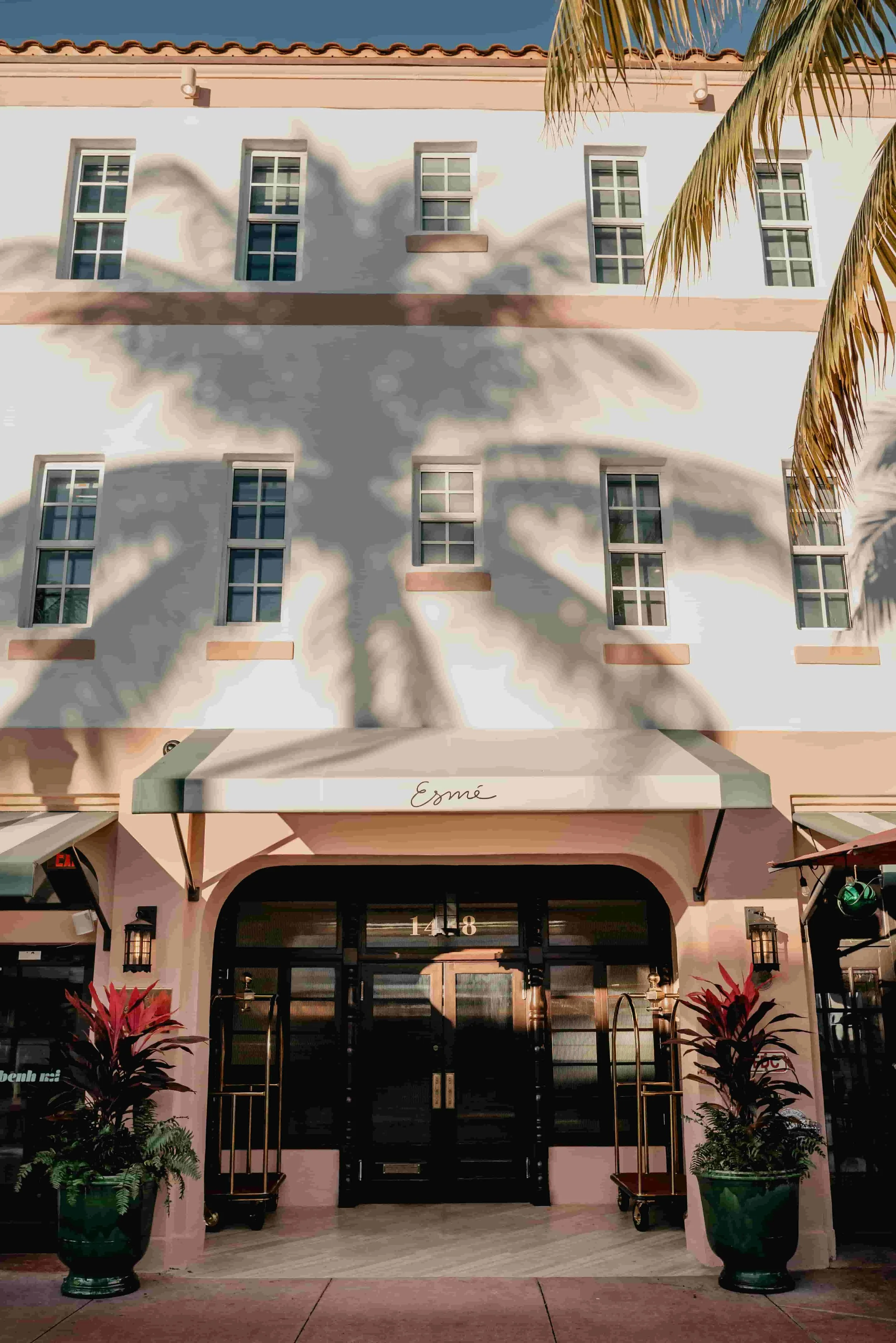 Esmé - Exterior Shot (Jen Castro)-min.jpg