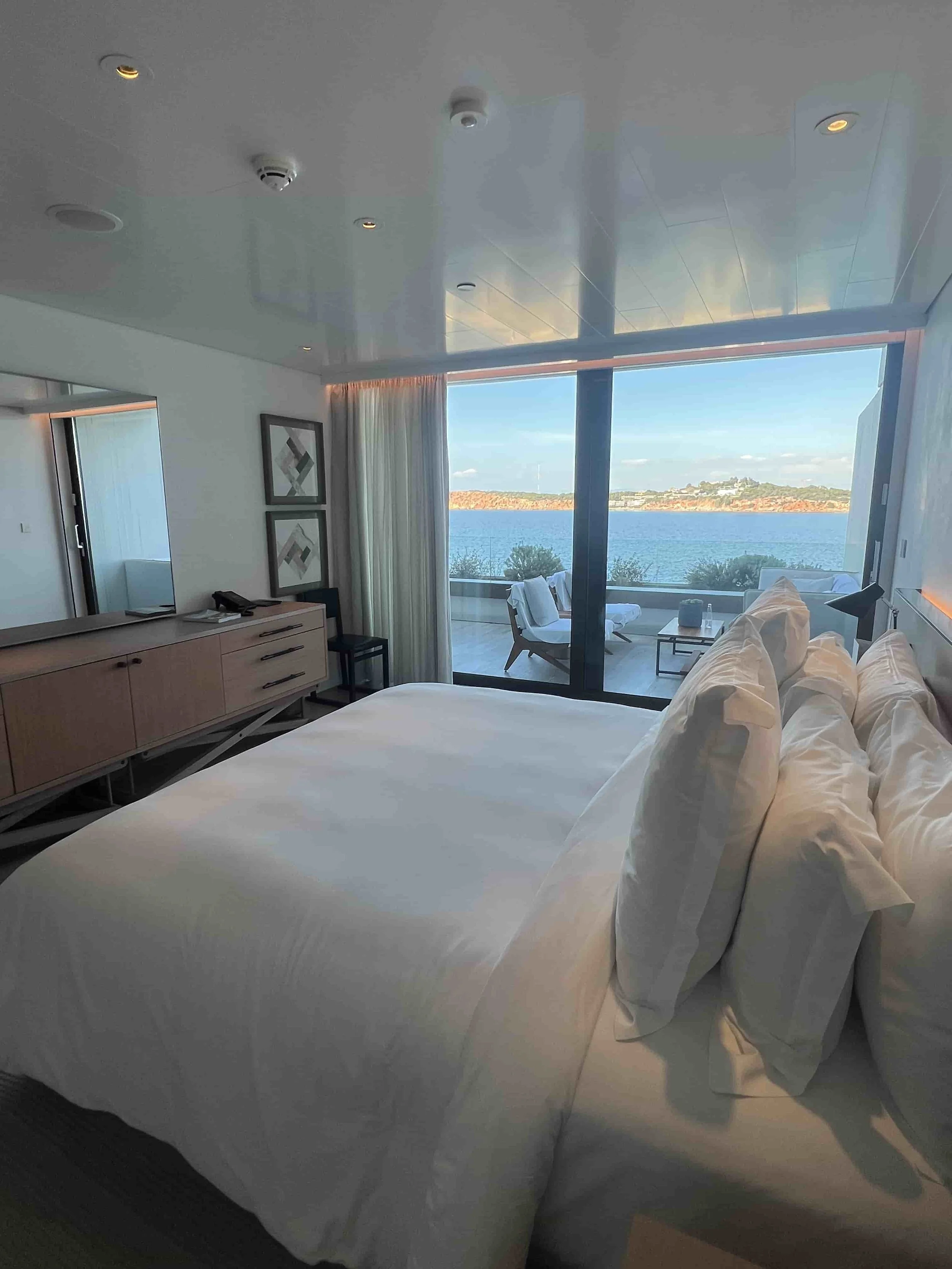 Best Places and hotels for female solo travelers is four seasons Athens. Luxury travel lifestyle