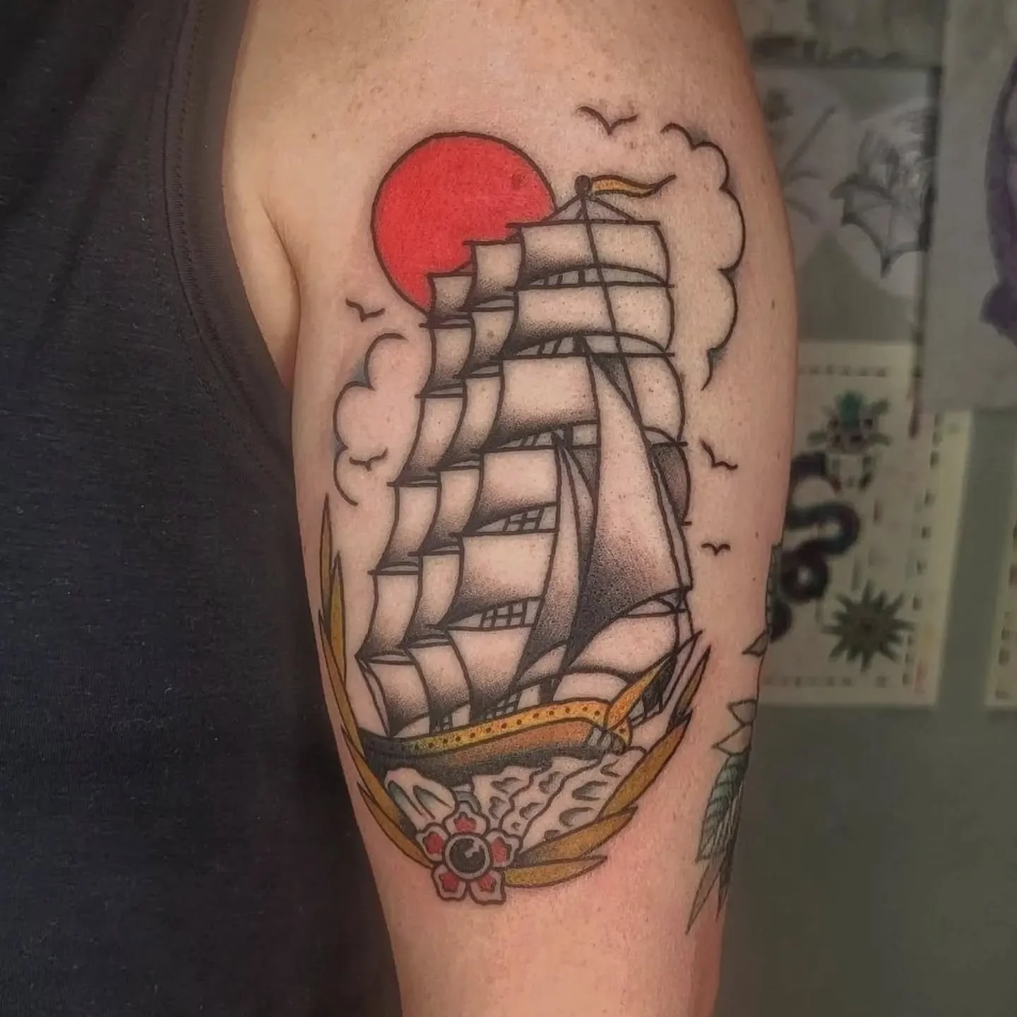 Lil throwback for your peepers 🙏

I learned how to draw clipper ships for this tattoo. I studied real hard and drew a bunch of them on paper learning how they worked. I can draw them real easy now.

A classic and great choice. 🙌 Thanks @esthermacyn