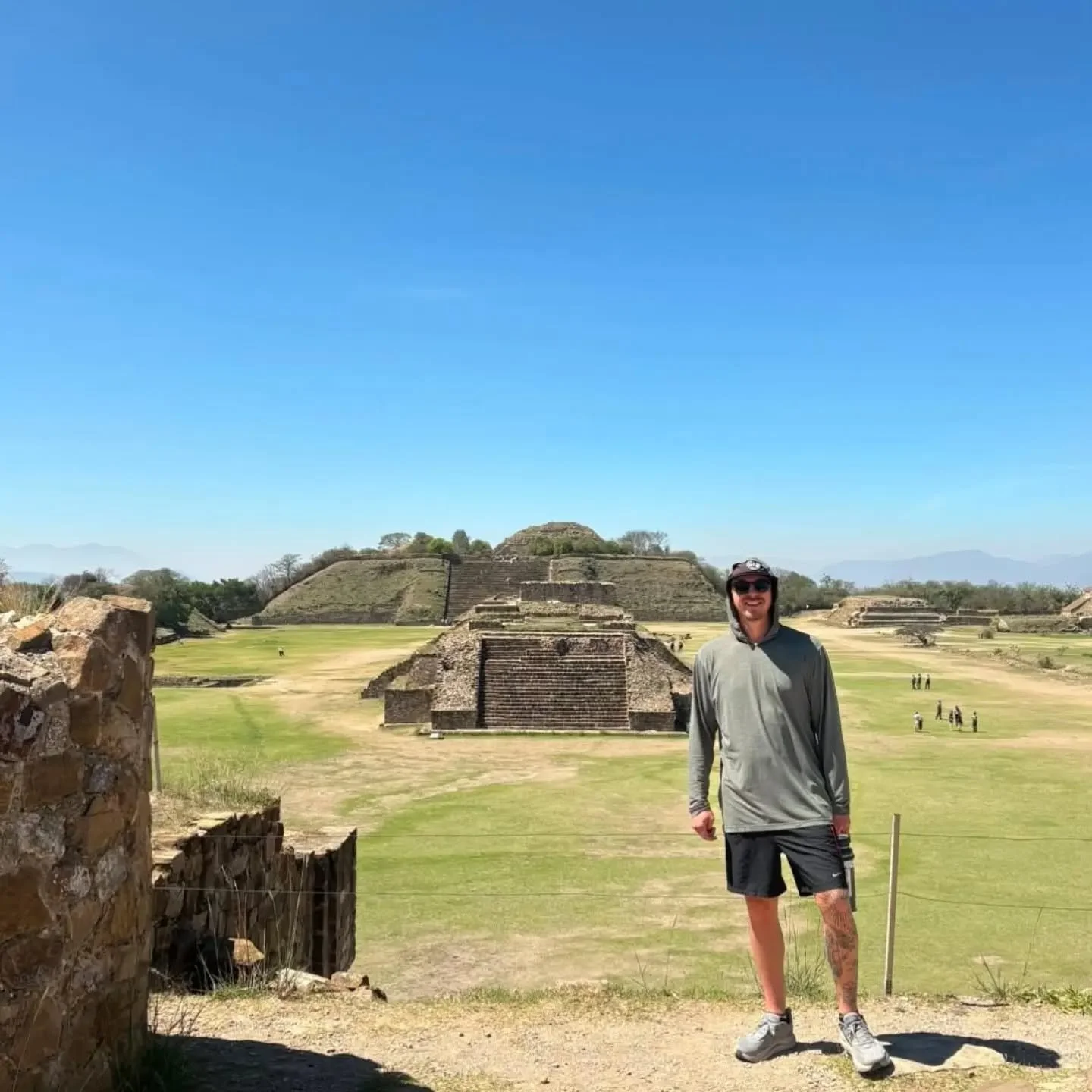 Tatts in the wild on the homie Spencer @cheesestixmafia1348 at the Monte Alb&aacute;n archaeological site, a major pre-Columbian mountaintop city built by the Zapotec civilization around 500 B.C. in Oaxaca, Mexico.

#tattsintgewild #travel #coolpeopl
