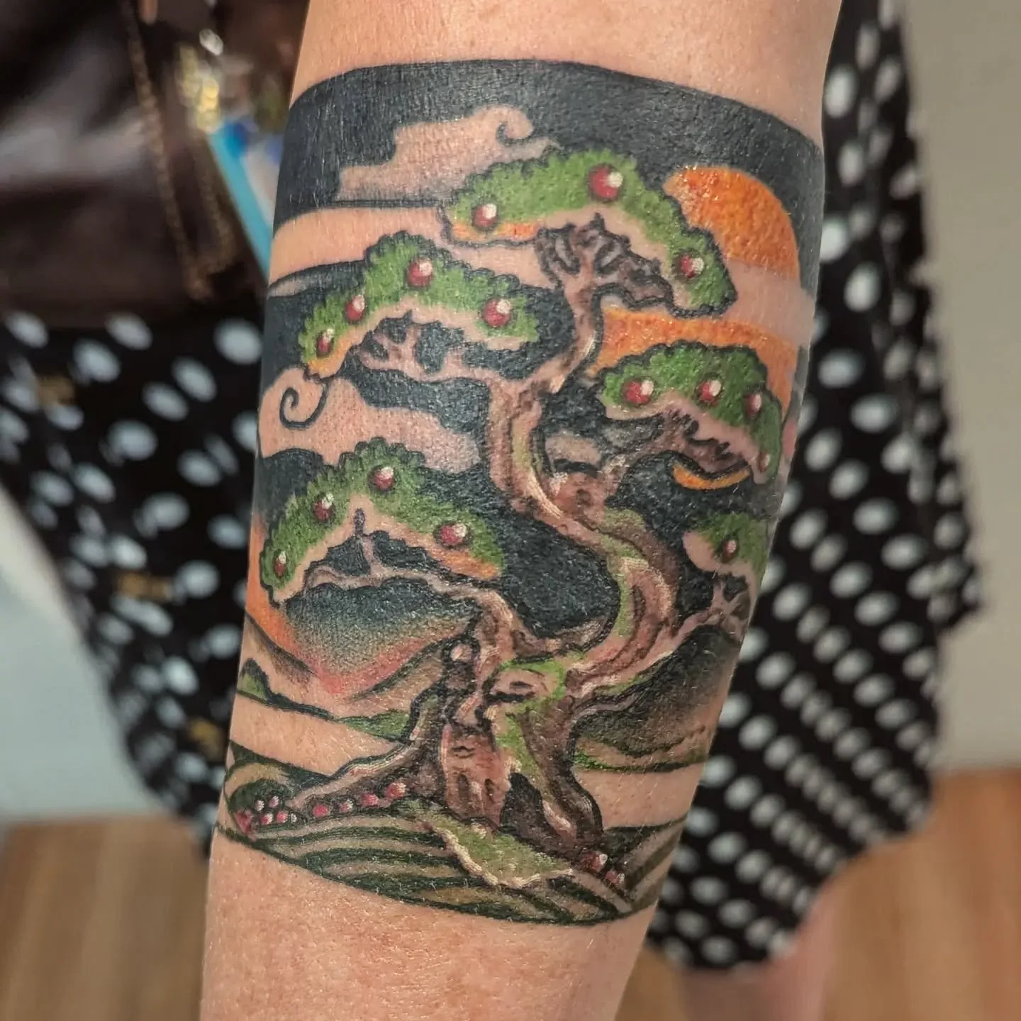 Super fun project today for Sara! 
#tattoo #naturetattoo #armbandtattoo