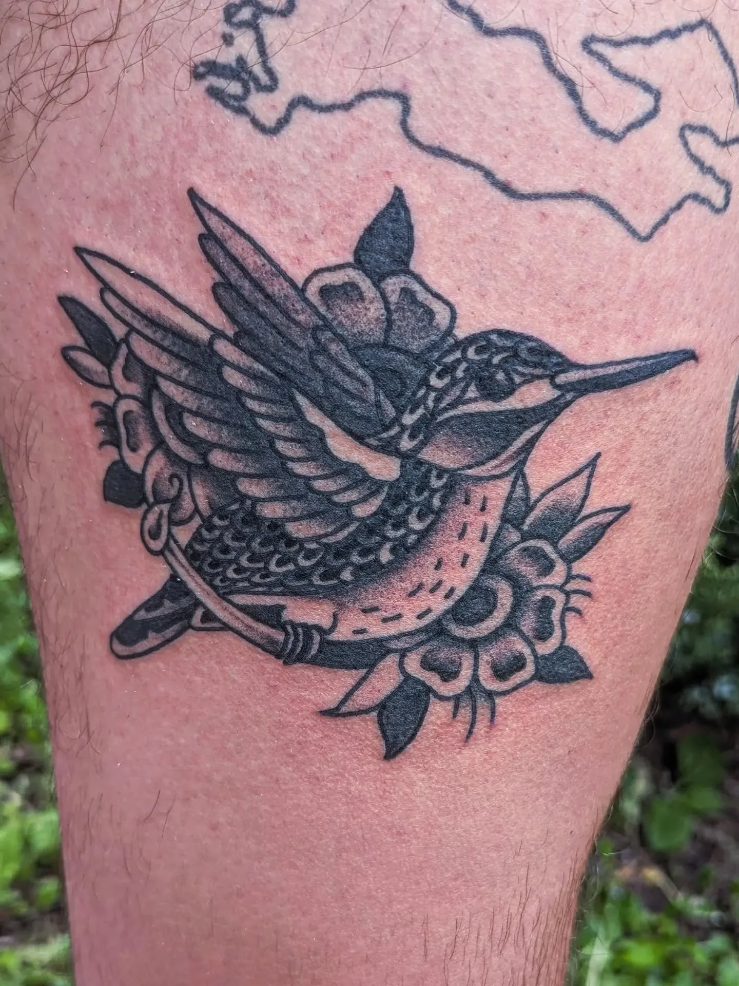 Humming bird for Nick in memory of Grandma Jean. 
Thanks so much dood! 🙏

Reach out to book an appointment ✨✨✨

#tattoo #hummingbirdtattoo #traditionaltattoo