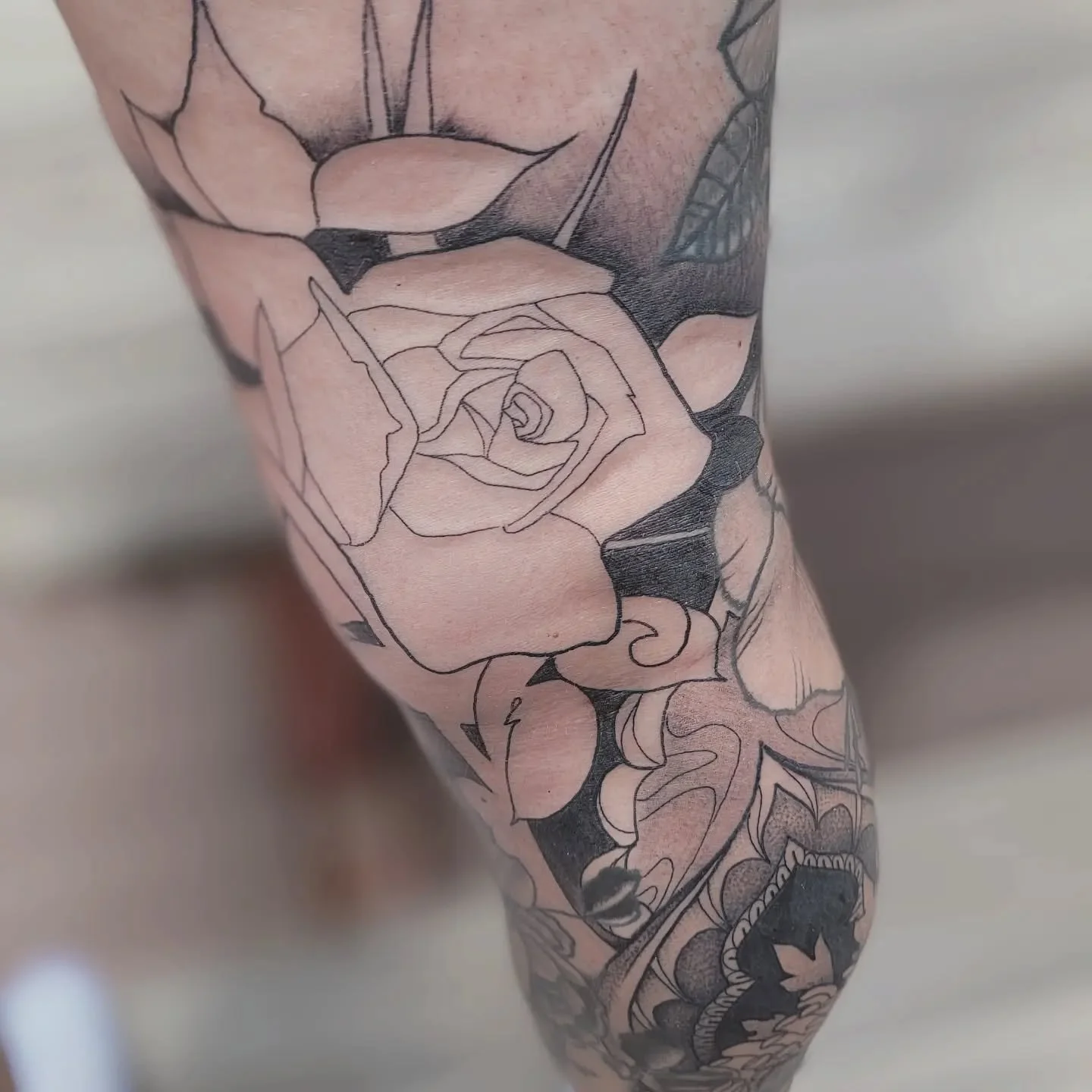 Work in progress 🙏Fun floral ornaments and blackouts and white on black tattooing ayeeee! Love this rose tho.

Reach out to book!