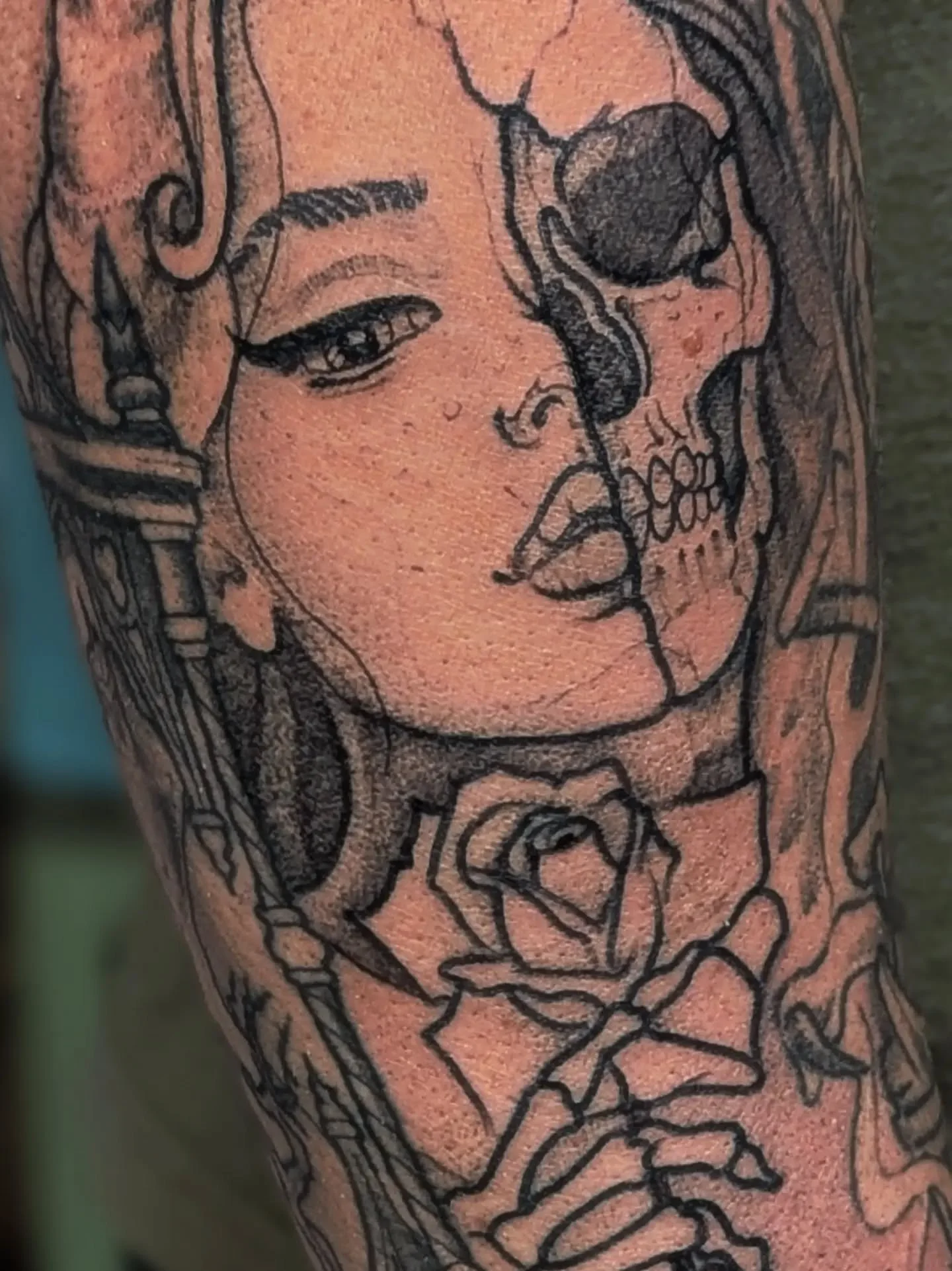 Ladyhead morph gap filler for my dude @nick_smith_1969  thanks dood!

#tattoo #ladyhead #skull #blackandgreytattoo
