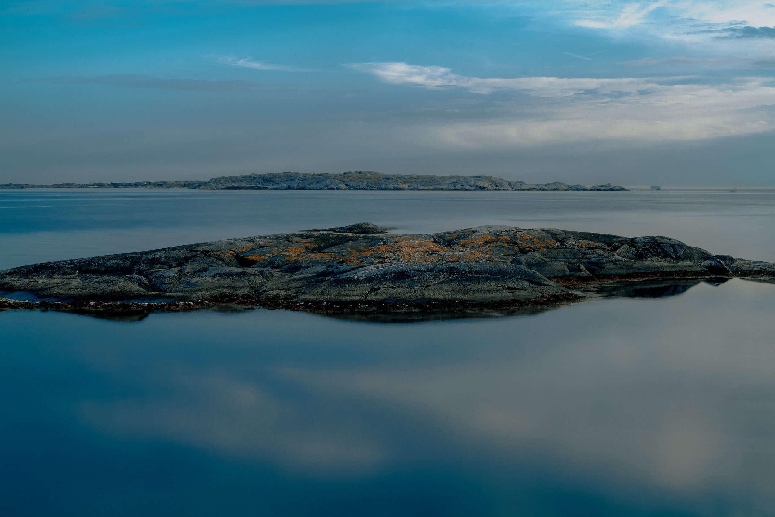 LaVidaSurf-Sailiing3-archipelago.jpg