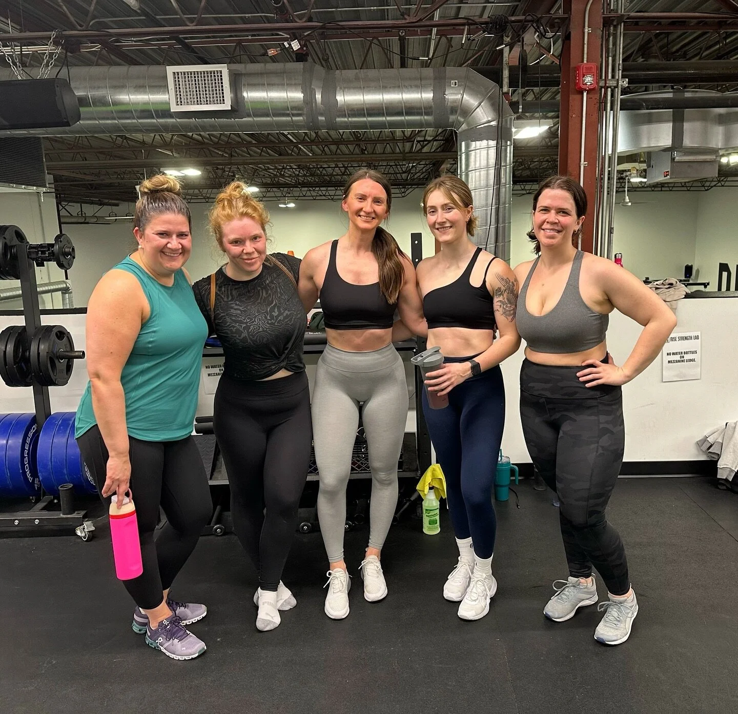 Started the day off sweating with a few of my fabulous local clients! These gals sure know how to push themselves and I love being able to meet with them in person every once it a while to grind through a workout together🥵💪🏼