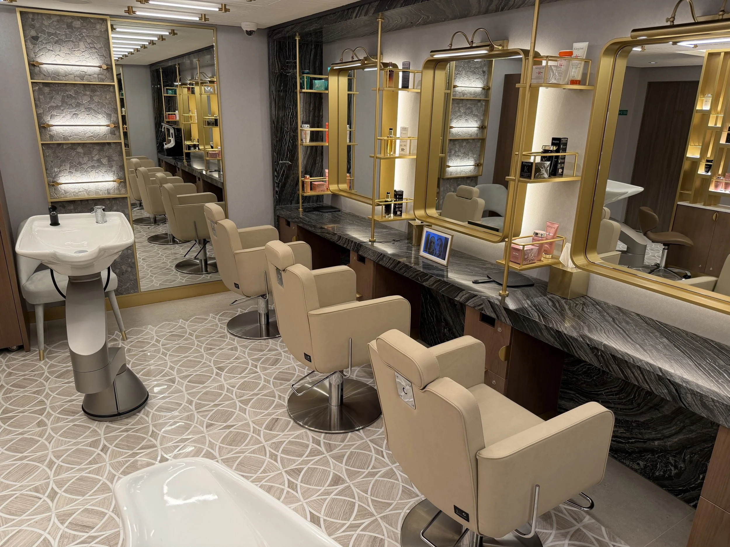 The Salon onboard Norwegian Luna, © Fraser at Sea