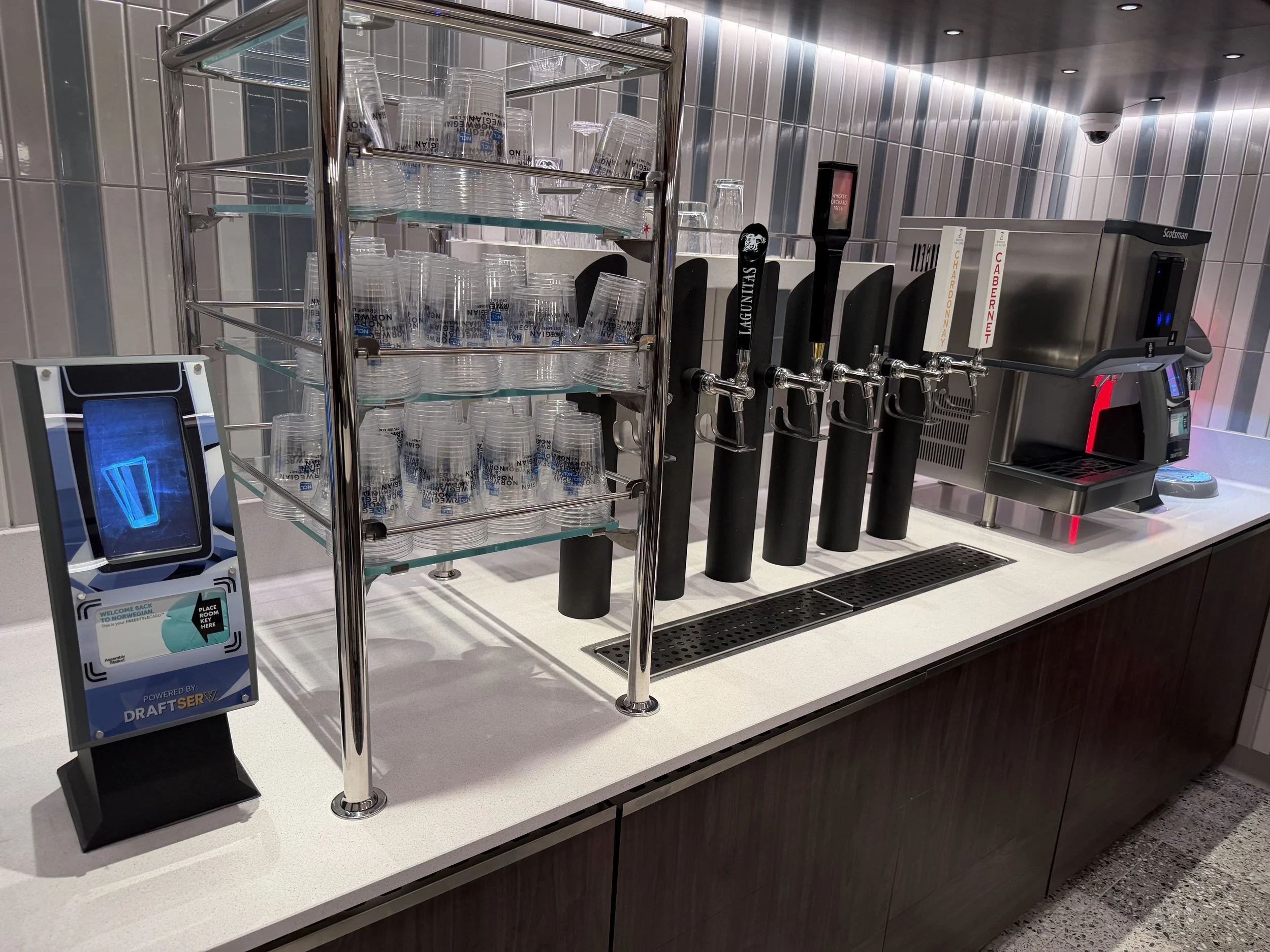 Studio Lounge onboard Norwegian Luna, © Fraser at Sea