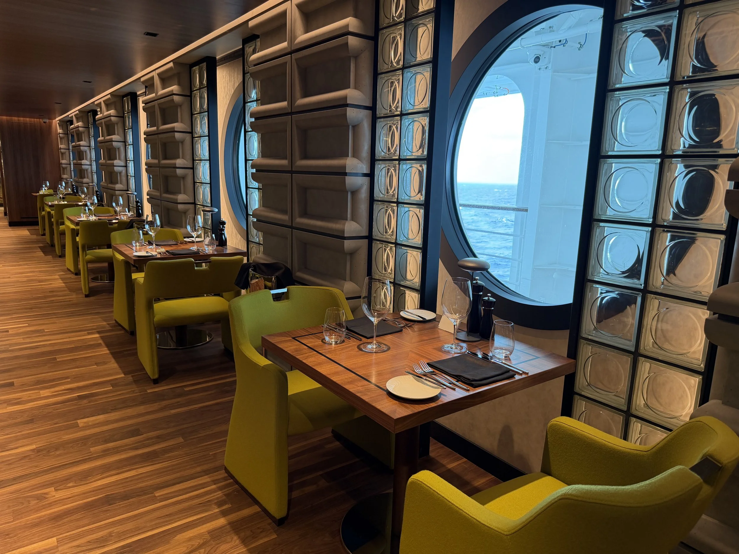 Cagney's Steakhouse onboard Norwegian Luna, © Fraser at Sea
