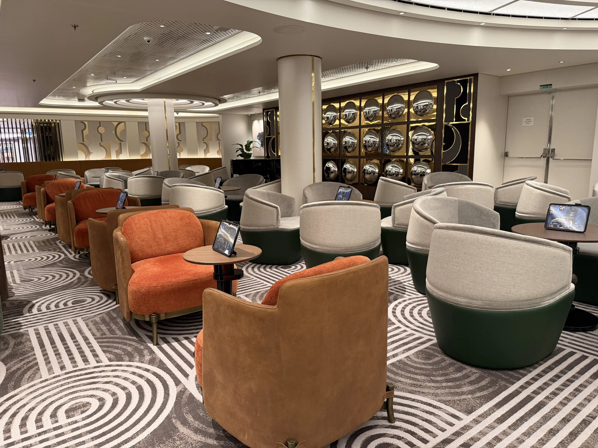 Metropolitan Bar onboard Norwegian Luna, © Fraser at Sea