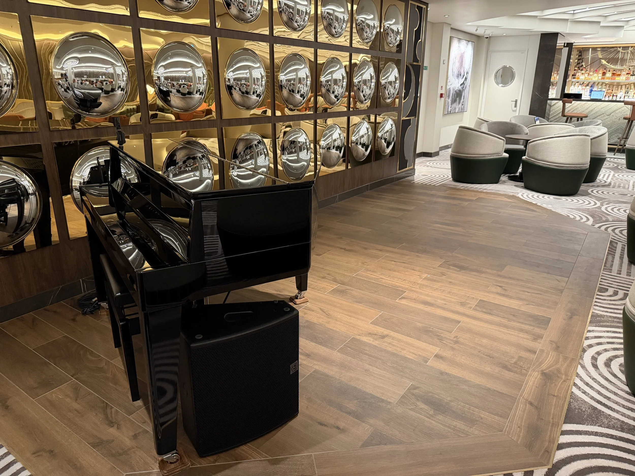 Metropolitan Bar onboard Norwegian Luna, © Fraser at Sea