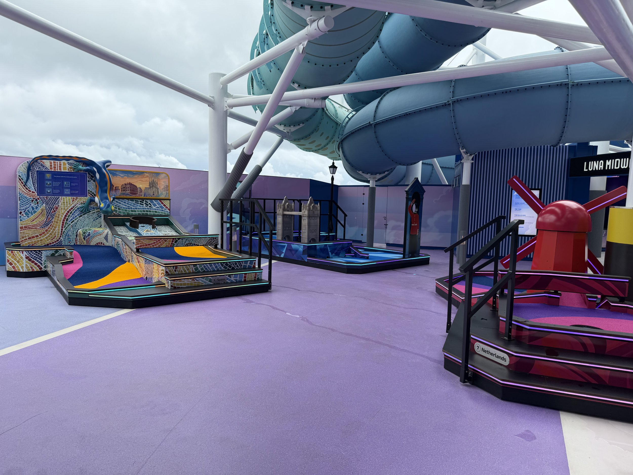 Tee Time onboard Norwegian Luna, © Fraser at Sea