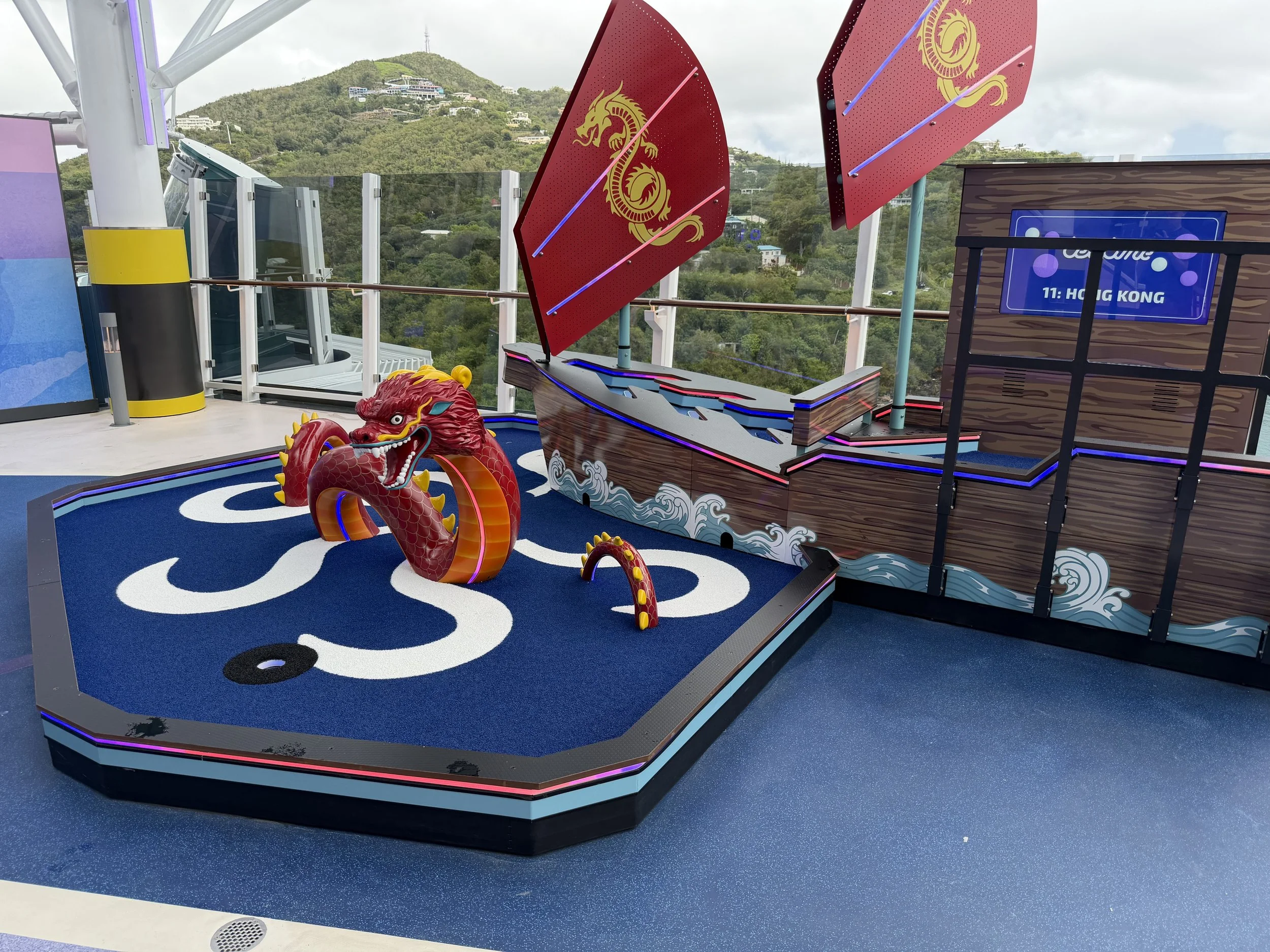 Tee Time onboard Norwegian Luna, © Fraser at Sea