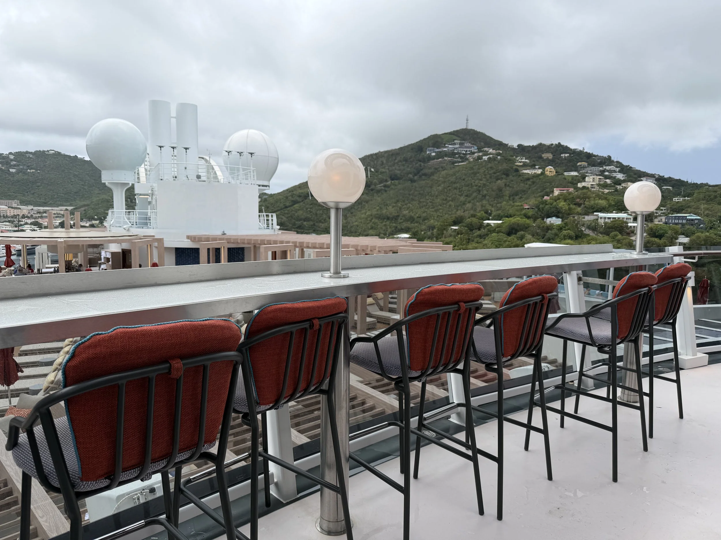 Bullseye Bar onboard Norwegian Luna, © Fraser at Sea