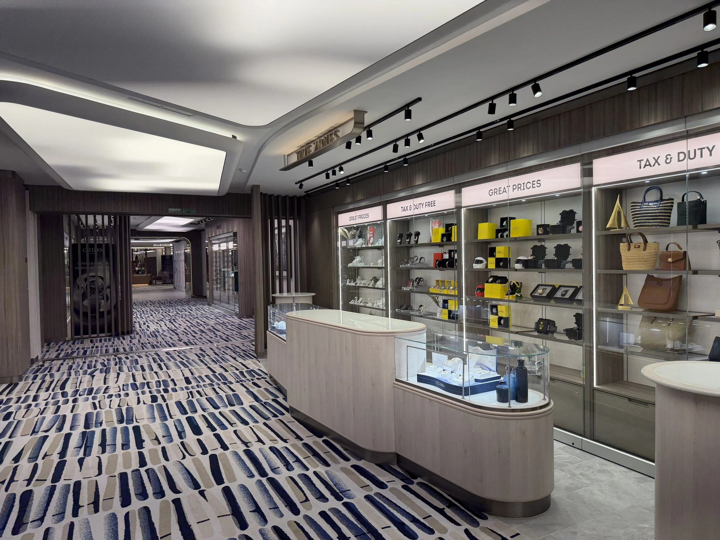 The Gateway onboard Norwegian Luna, © Fraser at Sea