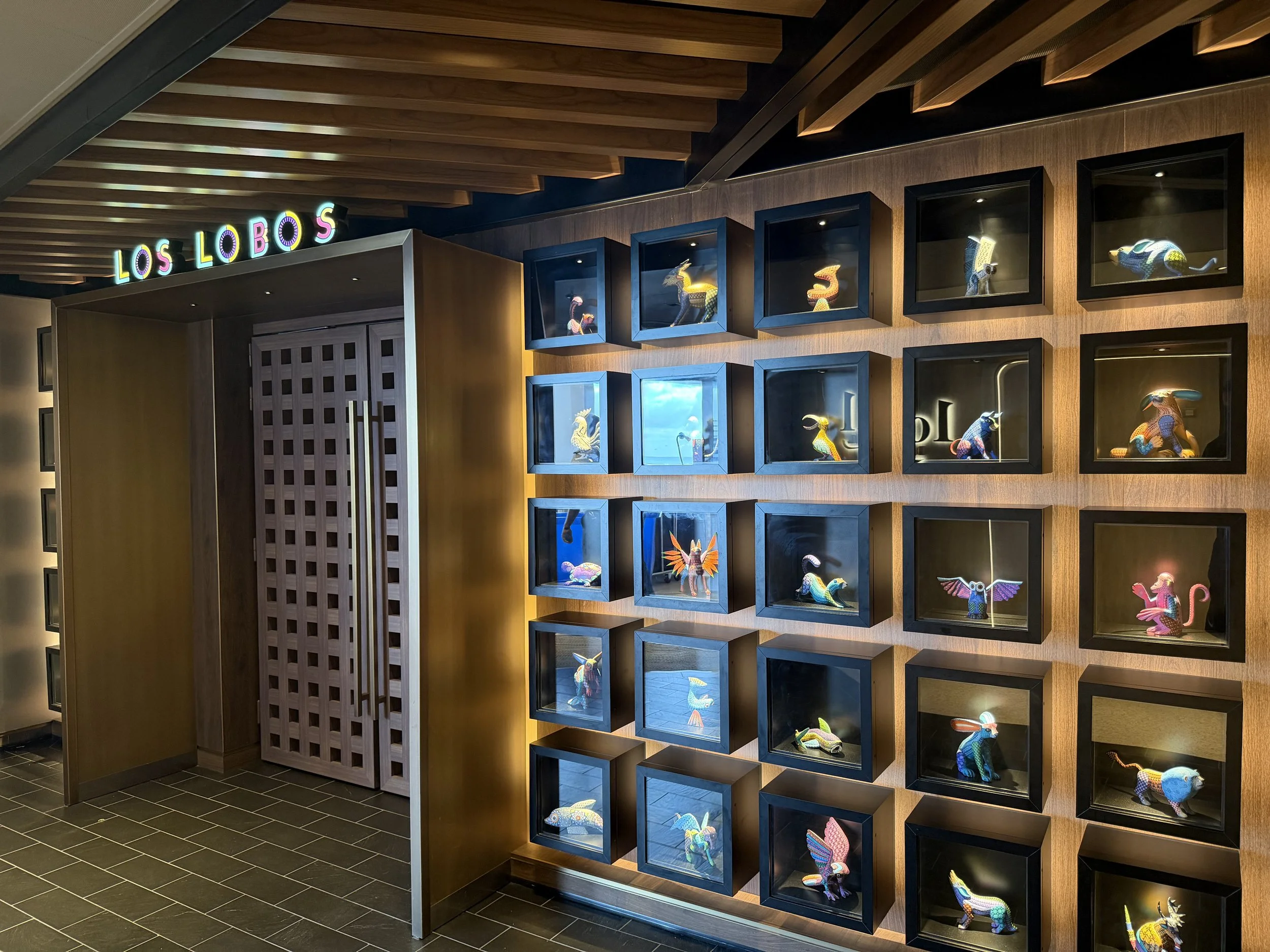 Los Lobos onboard Norwegian Luna, © Fraser at Sea