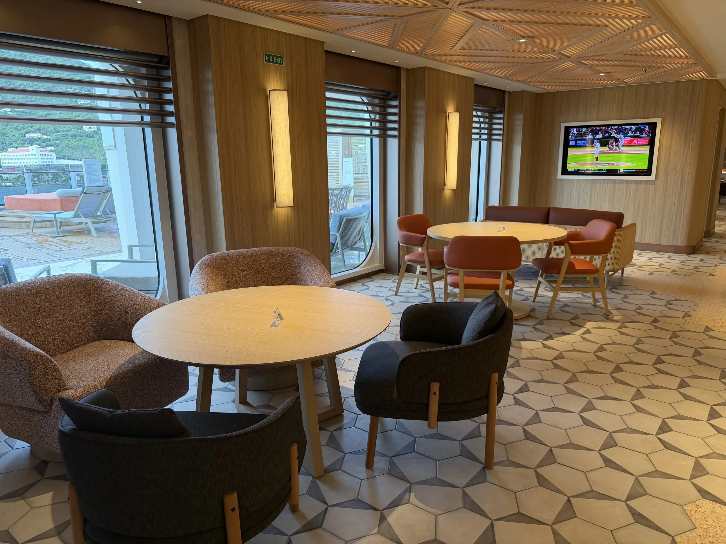 The Local Bar &amp; Grill onboard Norwegian Luna, © Fraser at Sea