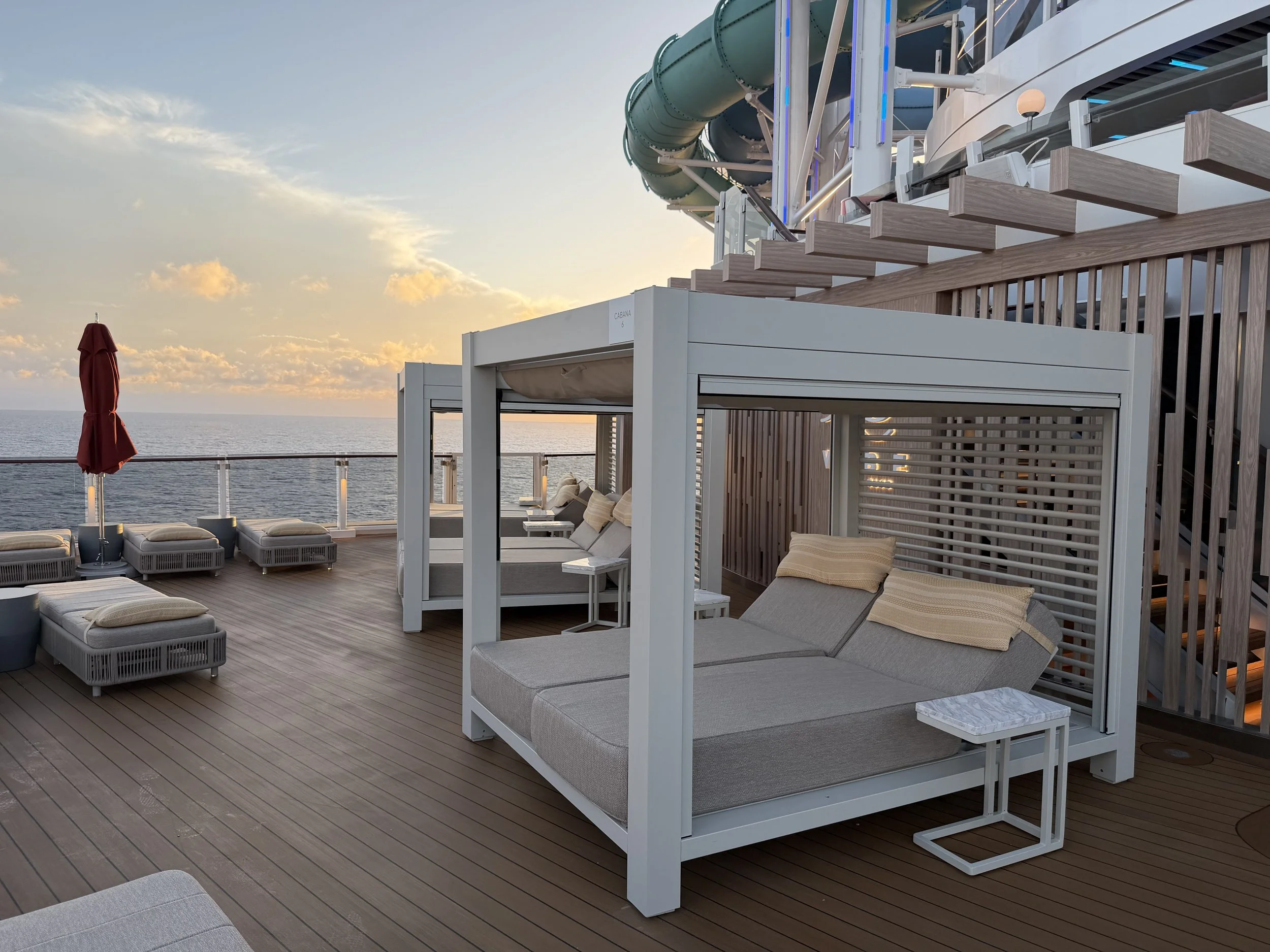 Vibe Beach Club onboard Norwegian Luna, © Fraser at Sea