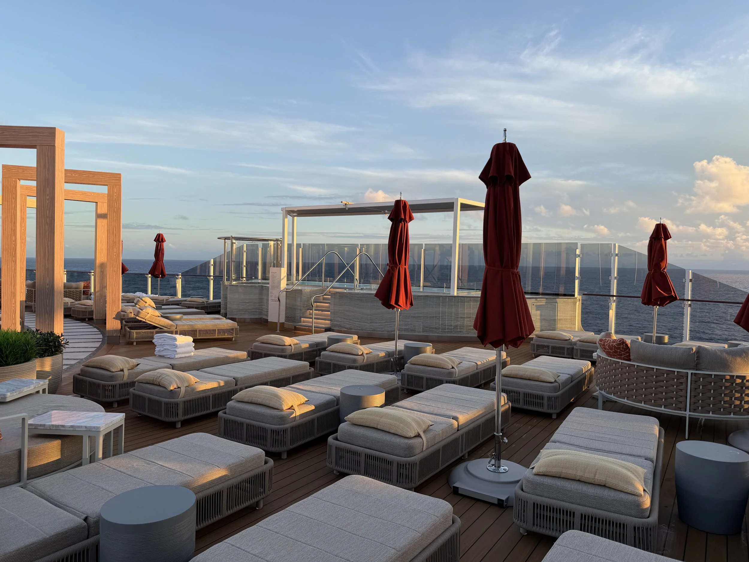 Vibe Beach Club onboard Norwegian Luna, © Fraser at Sea