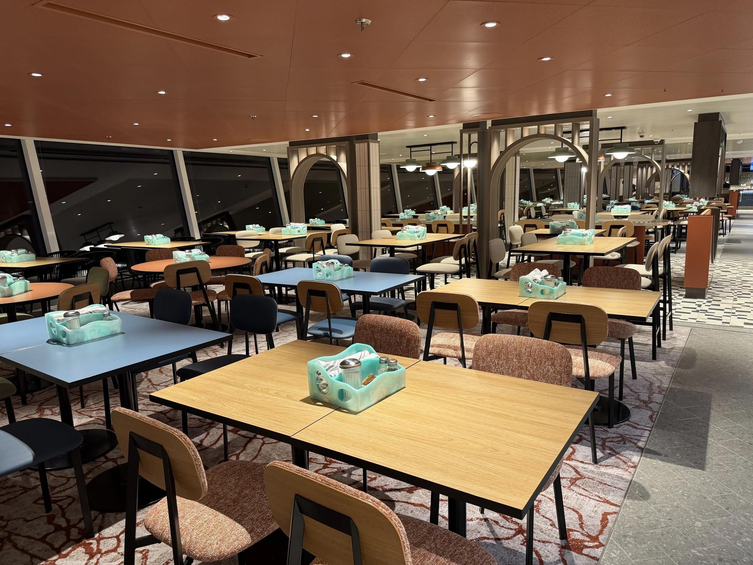 Surfside Cafe and Surfside Grill onboard Norwegian Luna, © Fraser at Sea