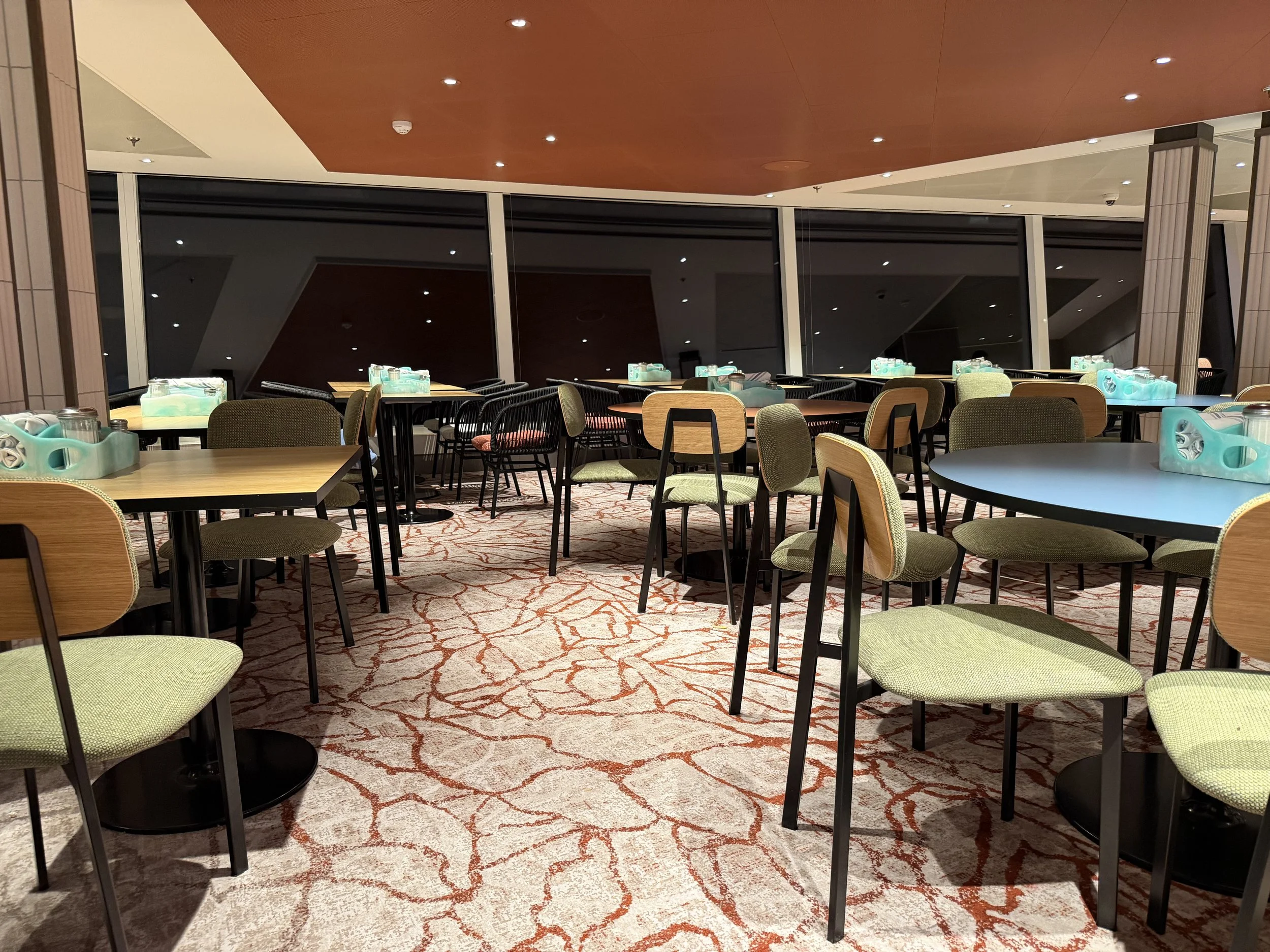 Surfside Cafe and Surfside Grill onboard Norwegian Luna, © Fraser at Sea