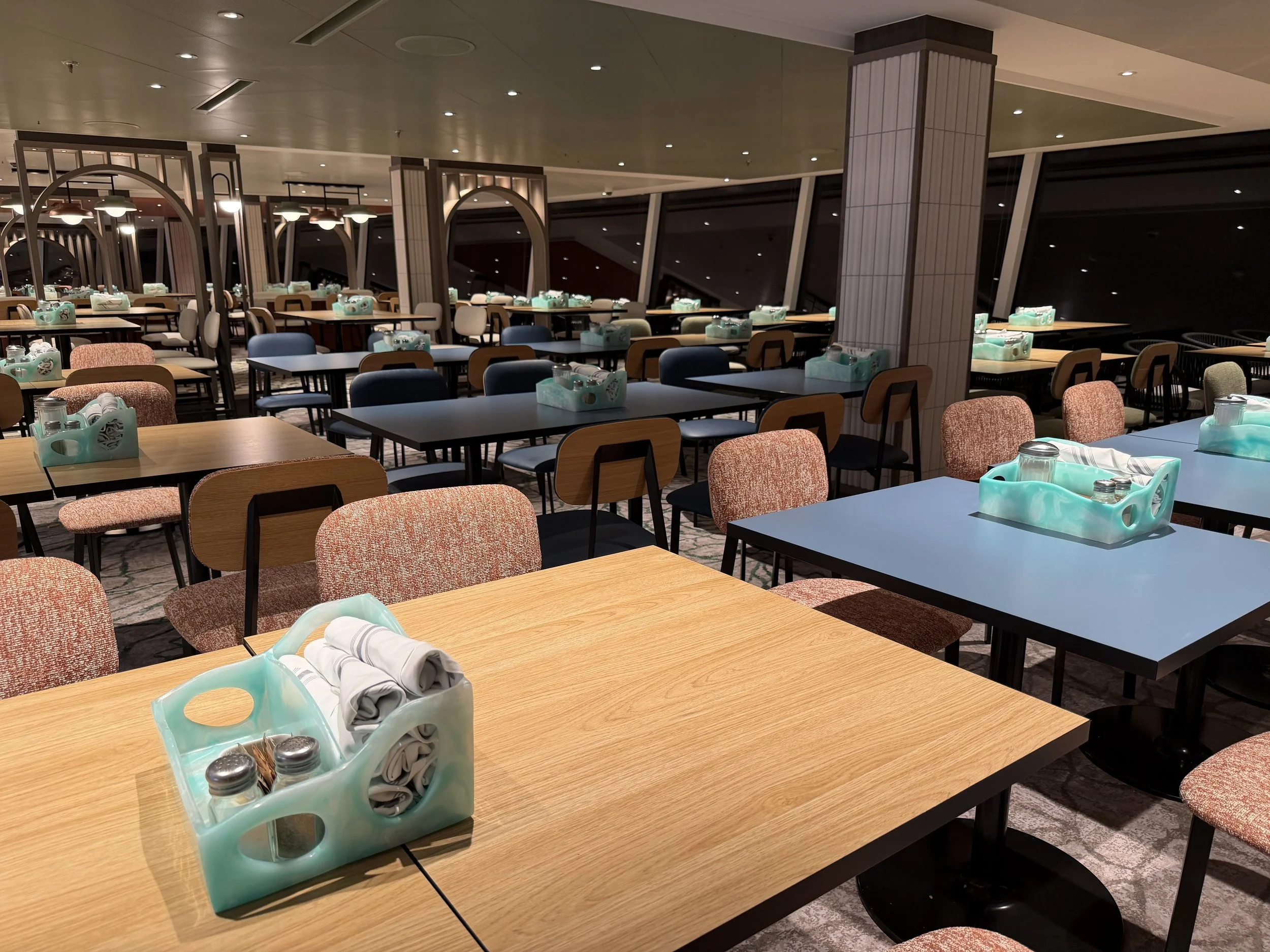 Surfside Cafe and Surfside Grill onboard Norwegian Luna, © Fraser at Sea