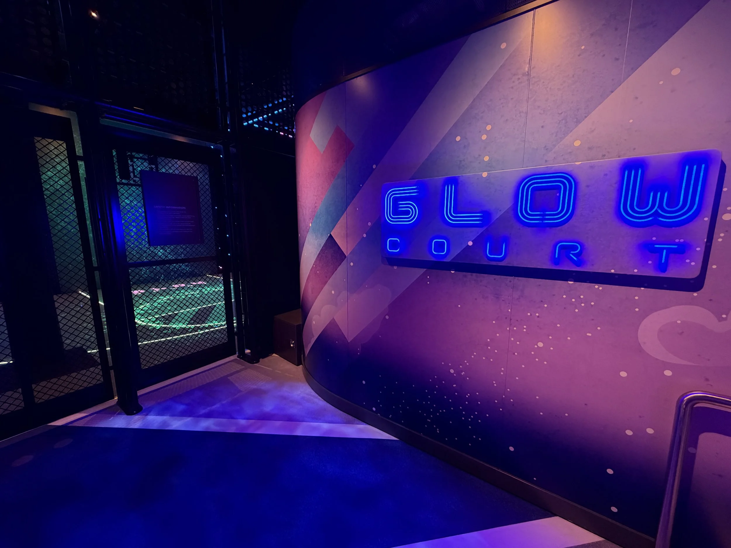 Glow Court onboard Norwegian Luna, © Fraser at Sea