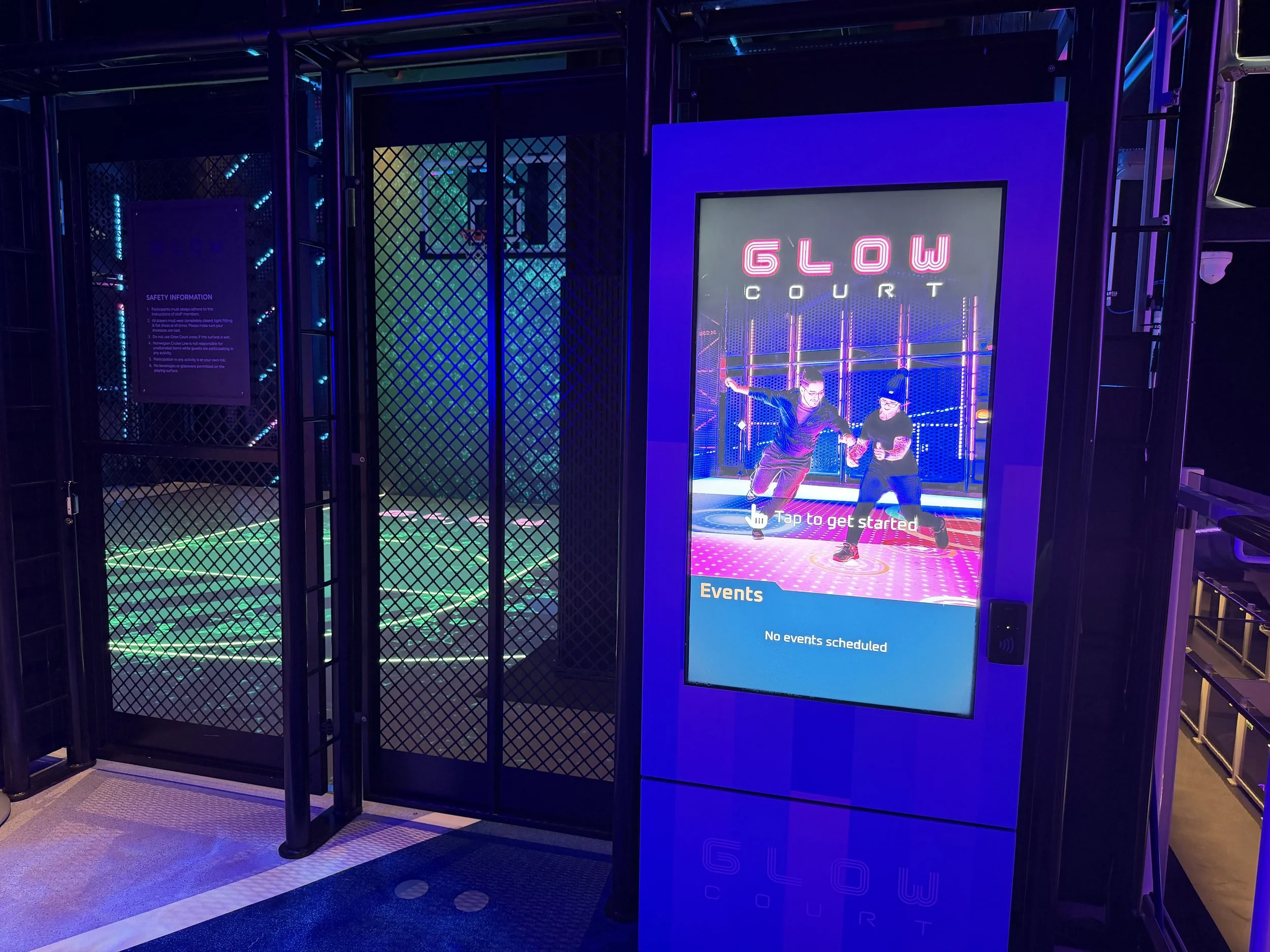 Glow Court onboard Norwegian Luna, © Fraser at Sea