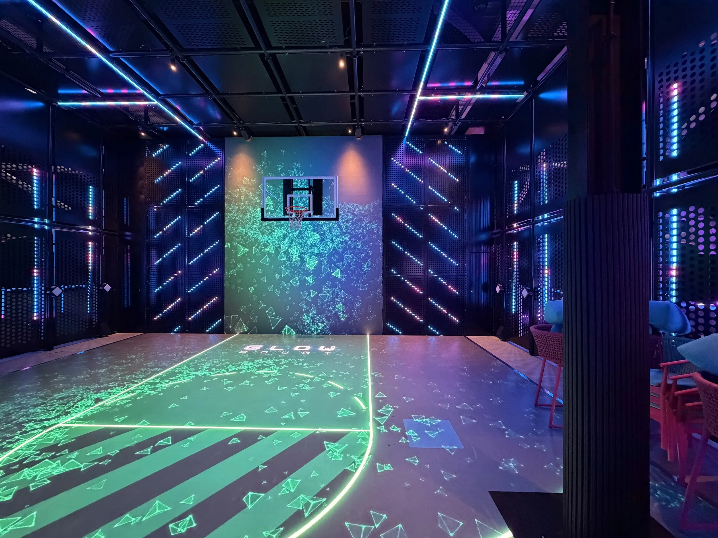 Glow Court onboard Norwegian Luna, © Fraser at Sea