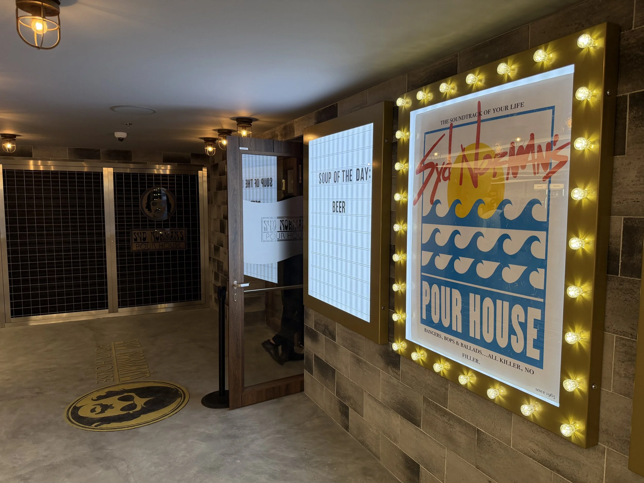 Syd Norman's Pour House onboard Norwegian Luna, © Fraser at Sea