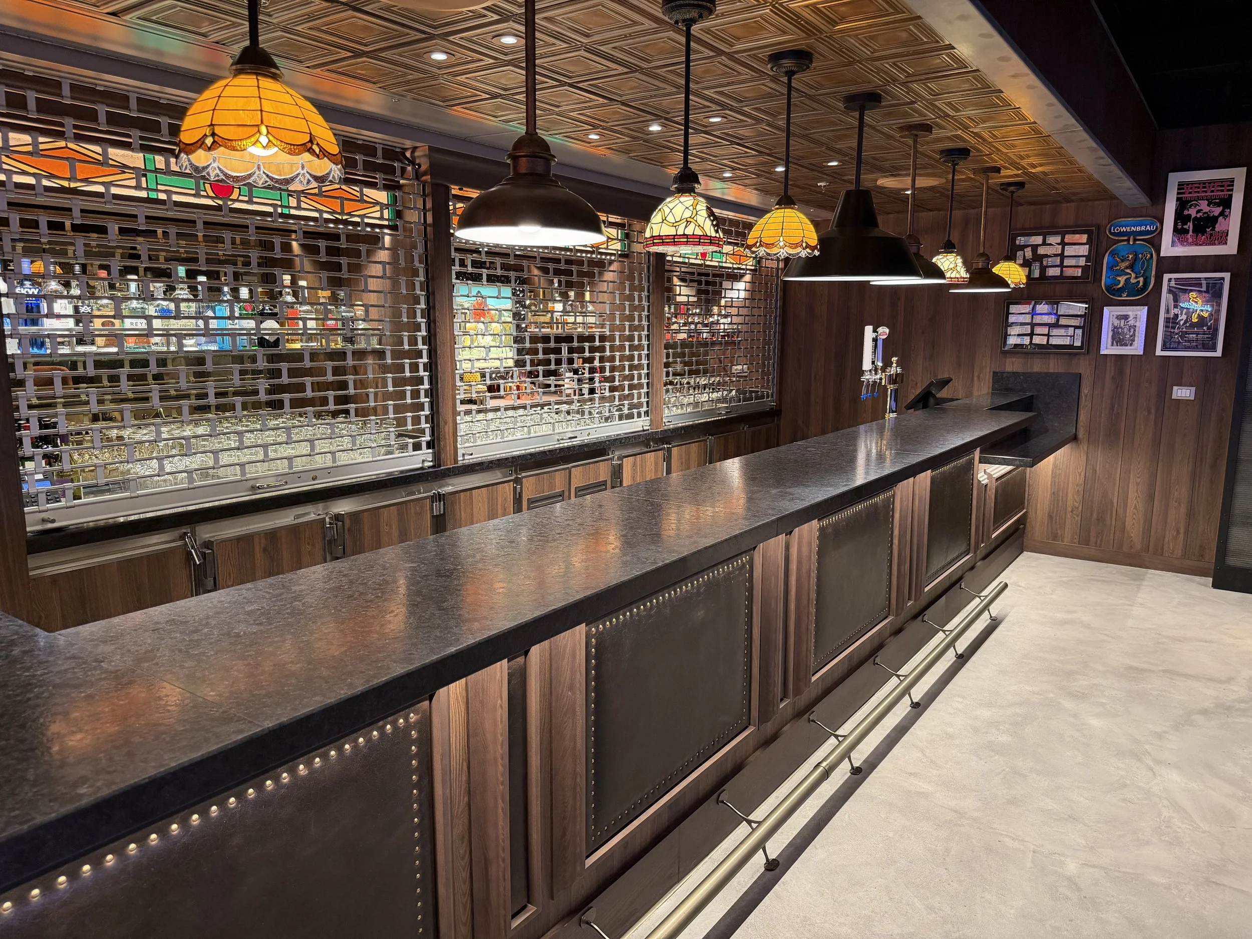 Syd Norman's Pour House onboard Norwegian Luna, © Fraser at Sea