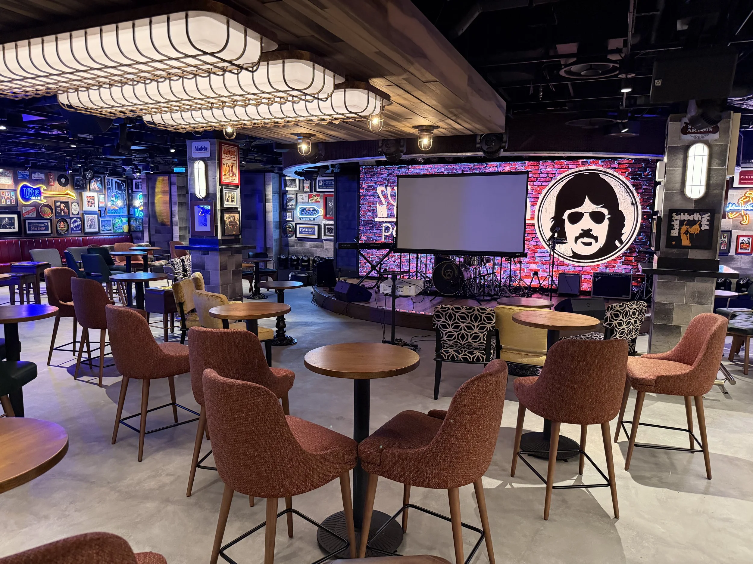 Syd Norman's Pour House onboard Norwegian Luna, © Fraser at Sea